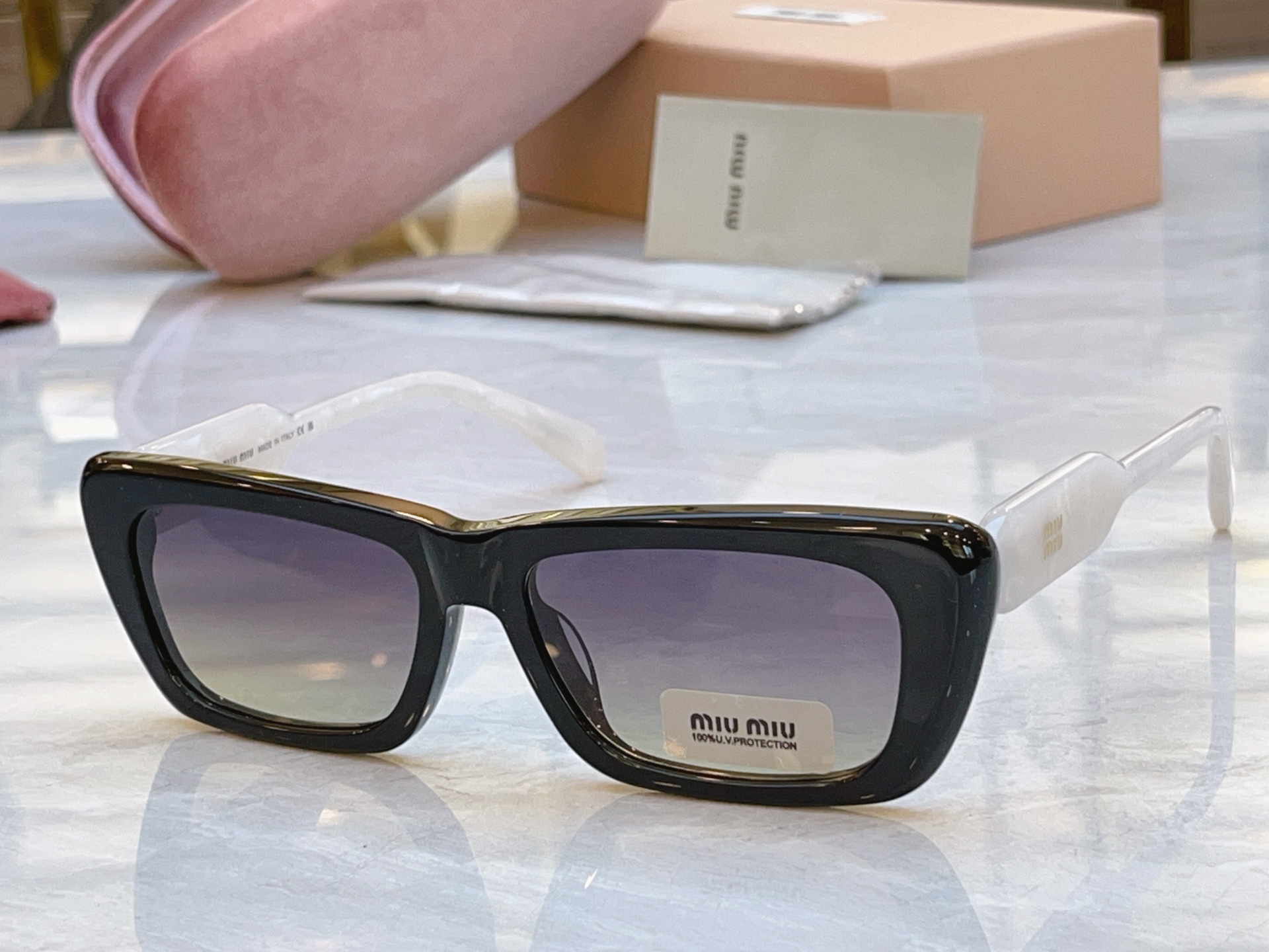 ，【MIUMI*】缪*缪新款太阳镜，Mod: SMUB12S，SIZE:55口17-142