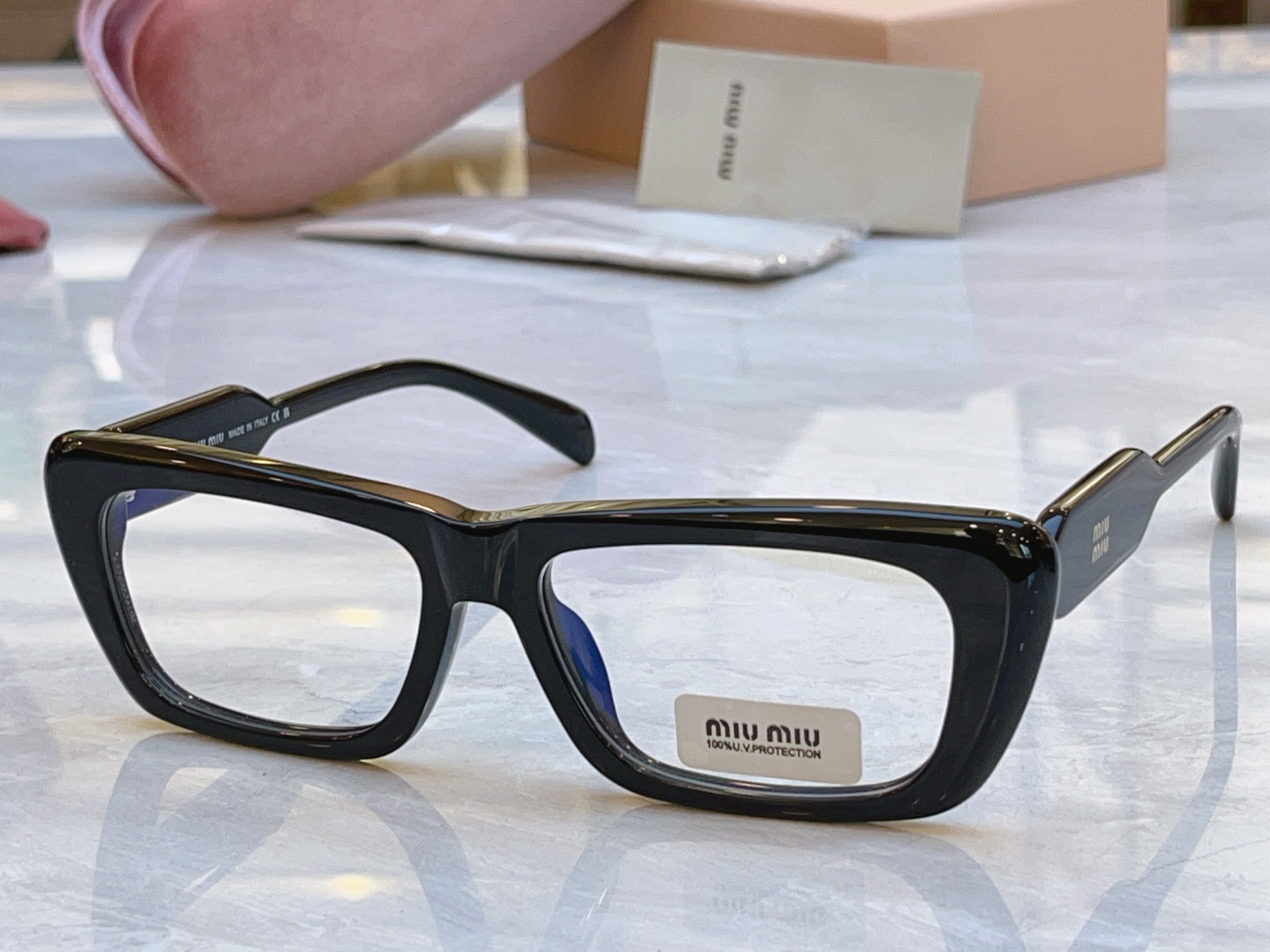 ，【MIUMI*】缪*缪新款太阳镜，Mod: SMUB12S，SIZE:55口17-142