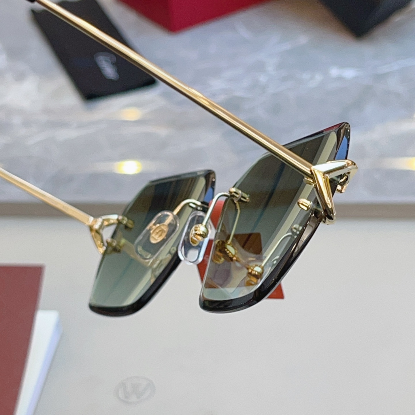 高版本✨，【CARTIE*】卡地*亚新款太阳镜，18K金电镀 镜片蔡司logo✨， MODEL:CT04