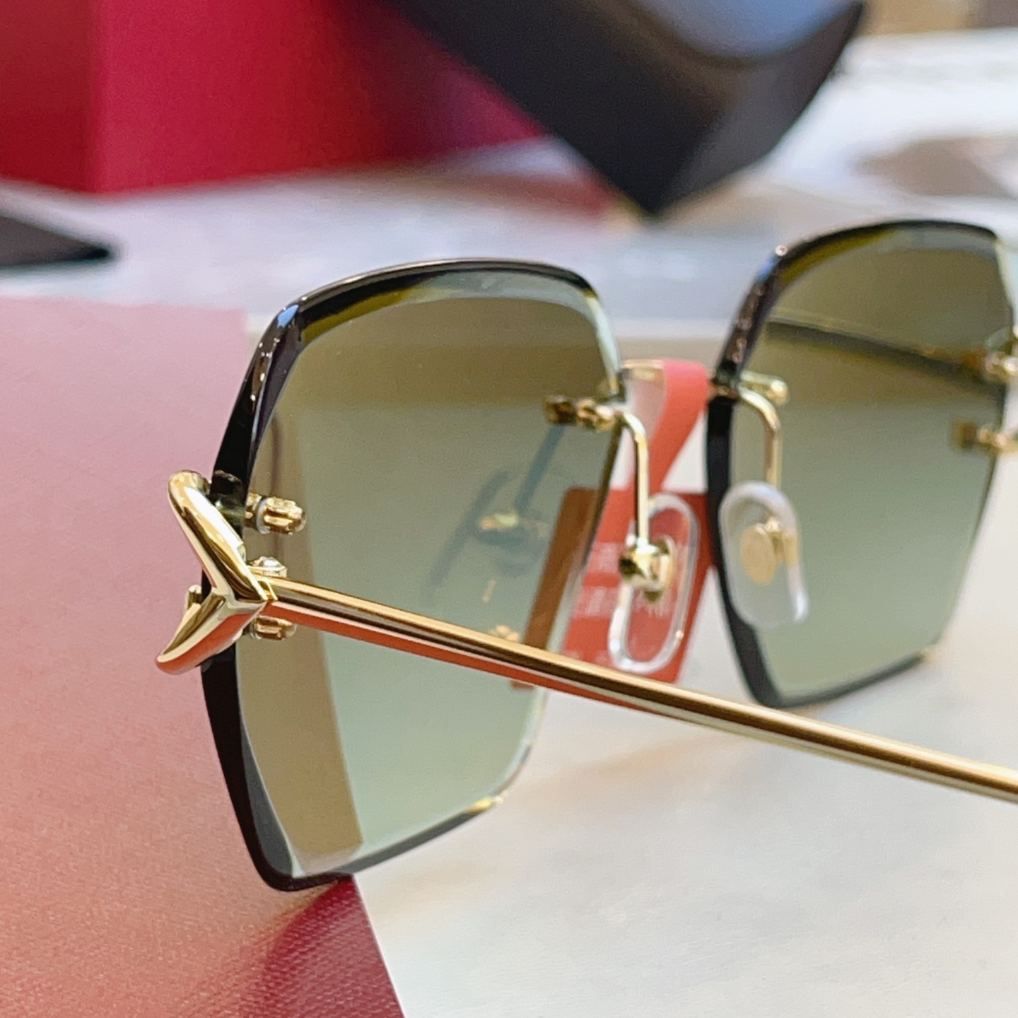 高版本✨，【CARTIE*】卡地*亚新款太阳镜，18K金电镀 镜片蔡司logo✨， MODEL:CT04