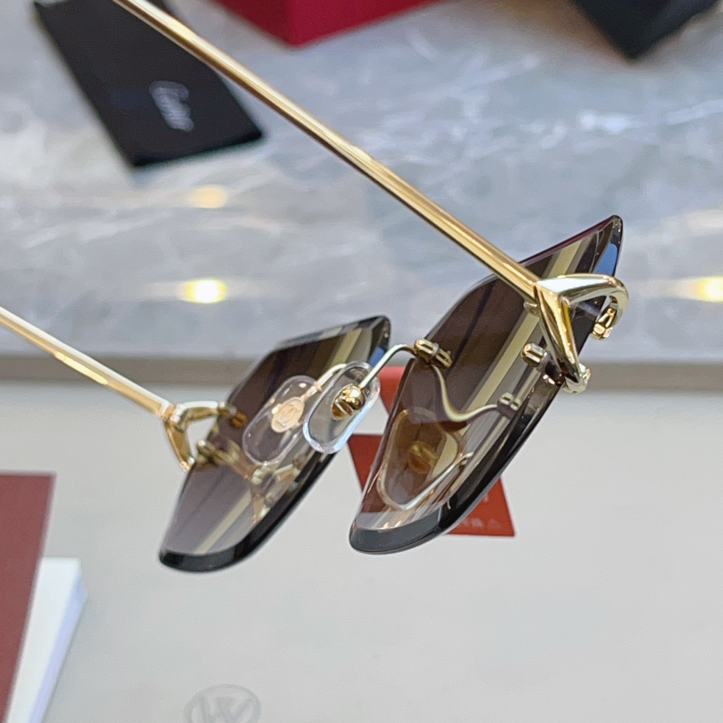 高版本✨，【CARTIE*】卡地*亚新款太阳镜，18K金电镀 镜片蔡司logo✨， MODEL:CT04