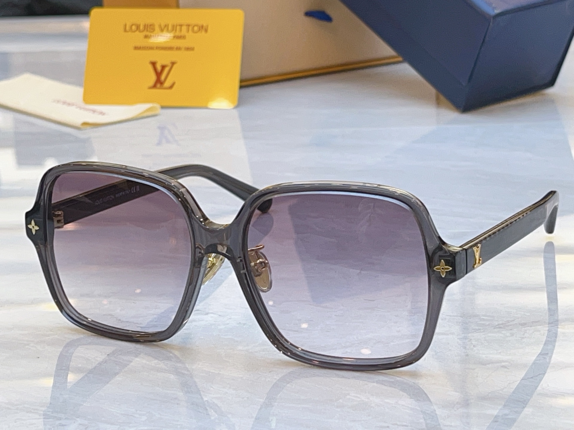 ，【LOUIS VUITTO*】路易*威登新款太阳镜，MODEL：Z3044W，SIZE：56口16-1