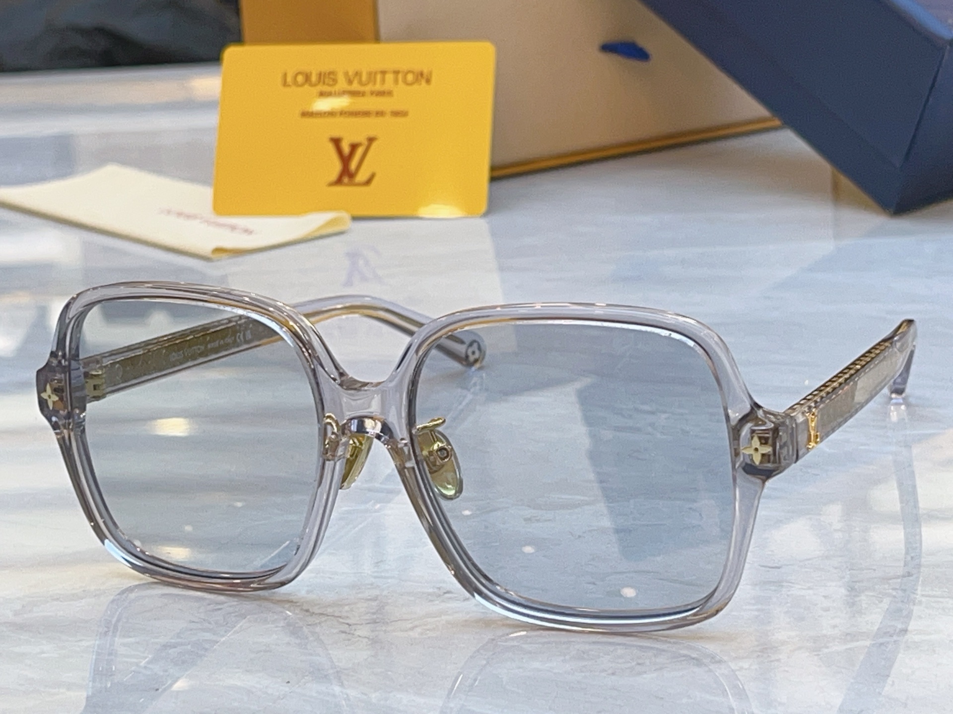 ，【LOUIS VUITTO*】路易*威登新款太阳镜，MODEL：Z3044W，SIZE：56口16-1