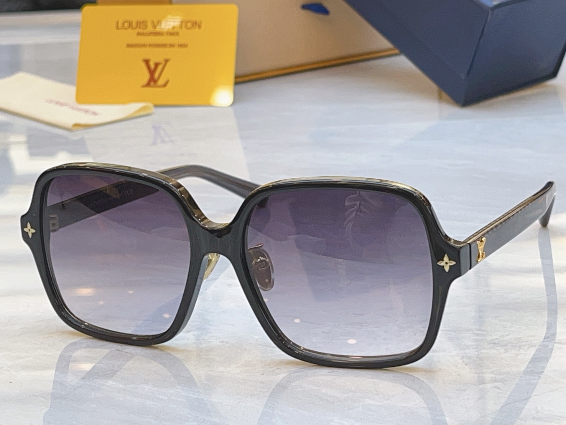 ，【LOUIS VUITTO*】路易*威登新款太阳镜，MODEL：Z3044W，SIZE：56口16-1