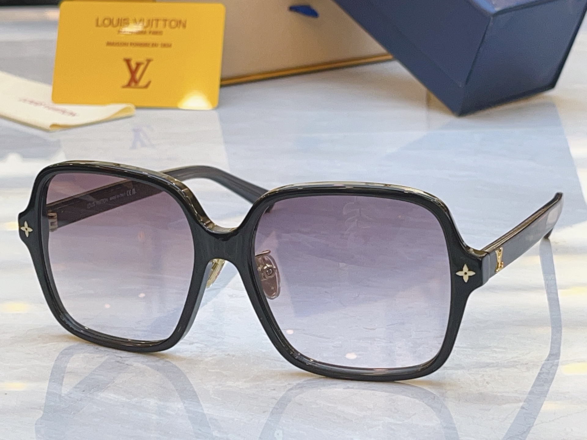 ，【LOUIS VUITTO*】路易*威登新款太阳镜，MODEL：Z3044W，SIZE：56口16-1