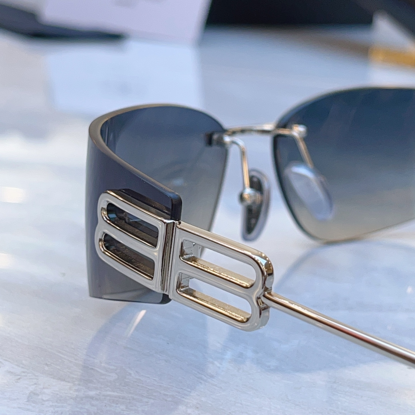 ，【BALENCIAG*】巴黎*世家新款太阳镜，MODEL：BB0484S，SIZE：75口15-120