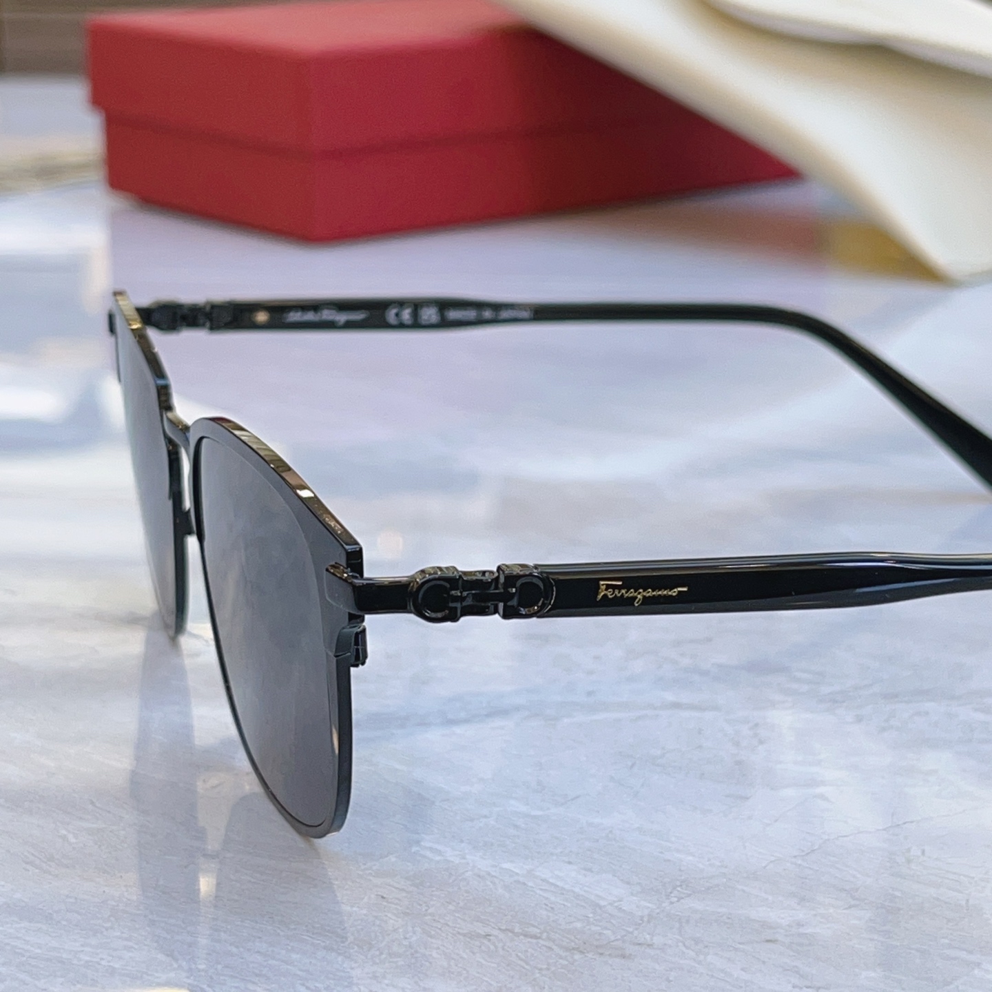 ，【Salvatore ferragam*】 菲拉*格慕 新款太阳镜，MODEL：SF2547A，SIZ