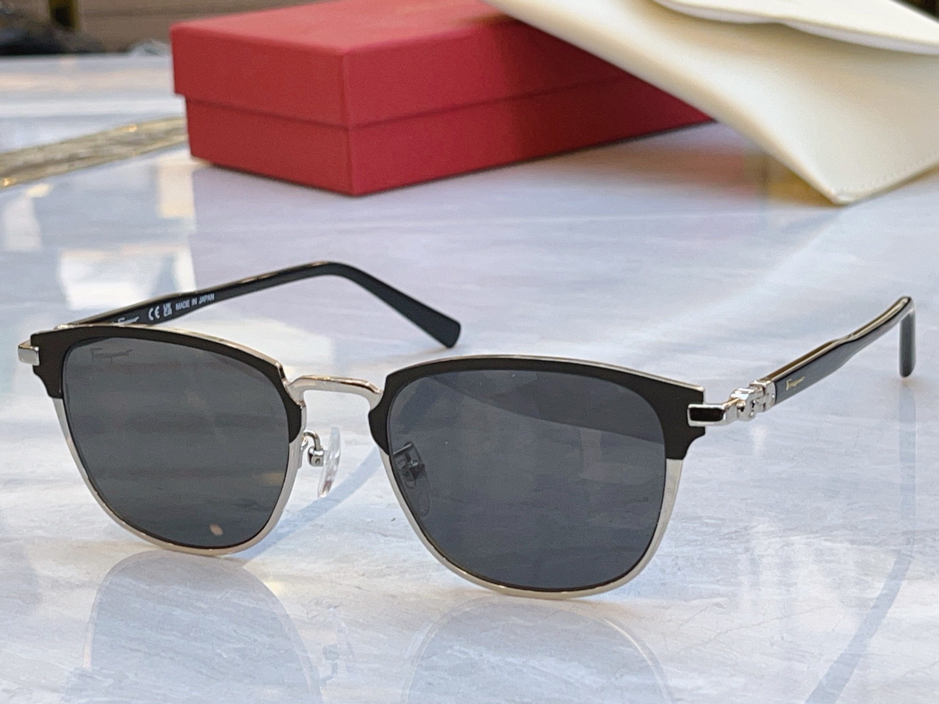 ，【Salvatore ferragam*】 菲拉*格慕 新款太阳镜，MODEL：SF2547A，SIZ