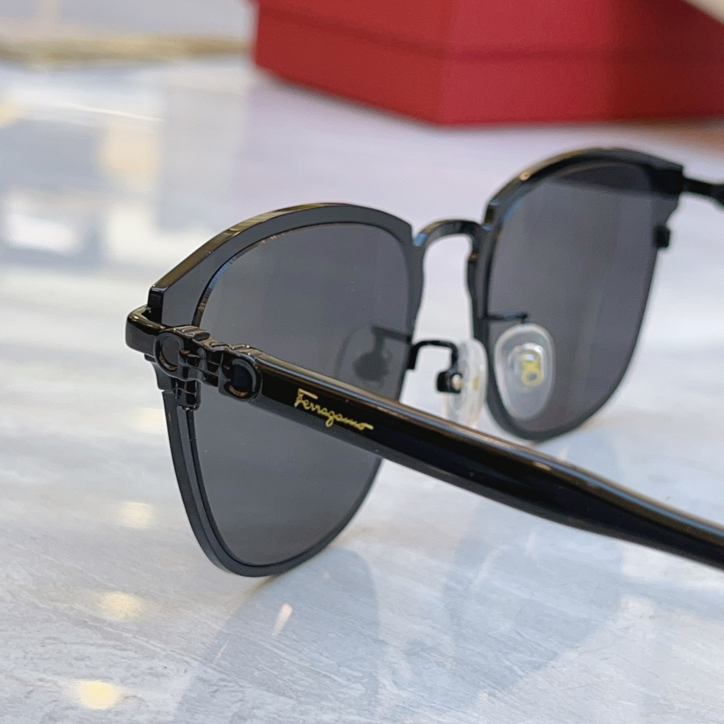 ，【Salvatore ferragam*】 菲拉*格慕 新款太阳镜，MODEL：SF2547A，SIZ