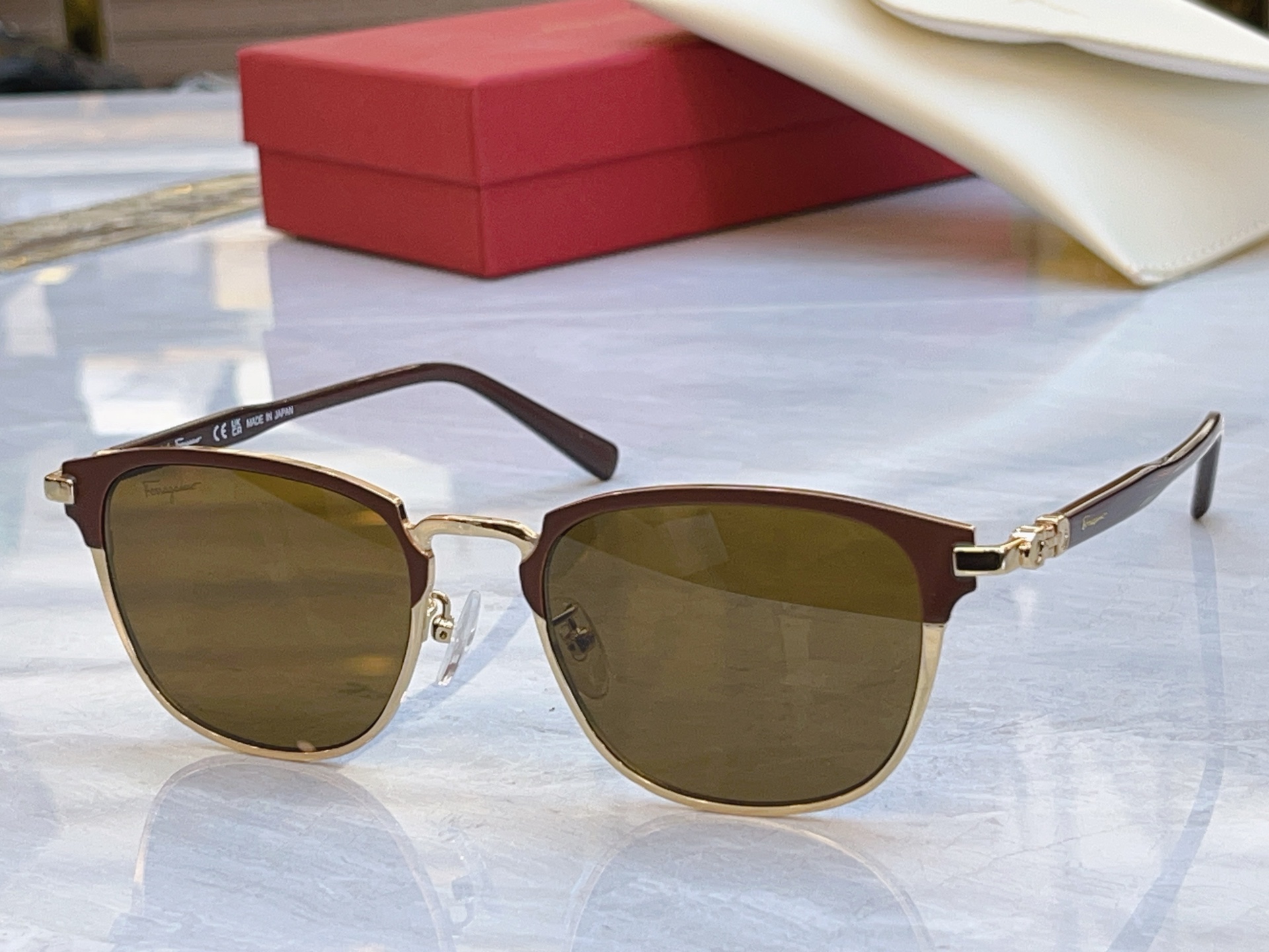 ，【Salvatore ferragam*】 菲拉*格慕 新款太阳镜，MODEL：SF2547A，SIZ