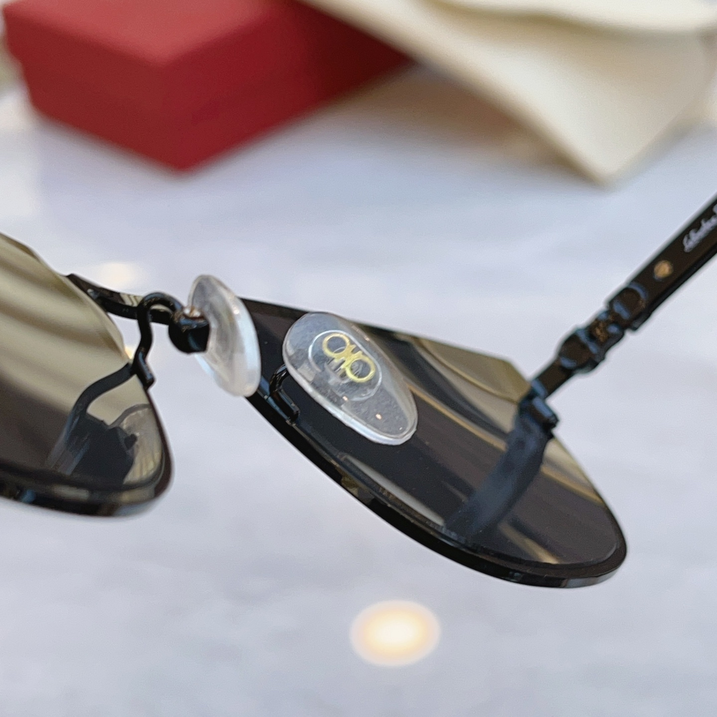 ，【Salvatore ferragam*】 菲拉*格慕 新款太阳镜，MODEL：SF2547A，SIZ