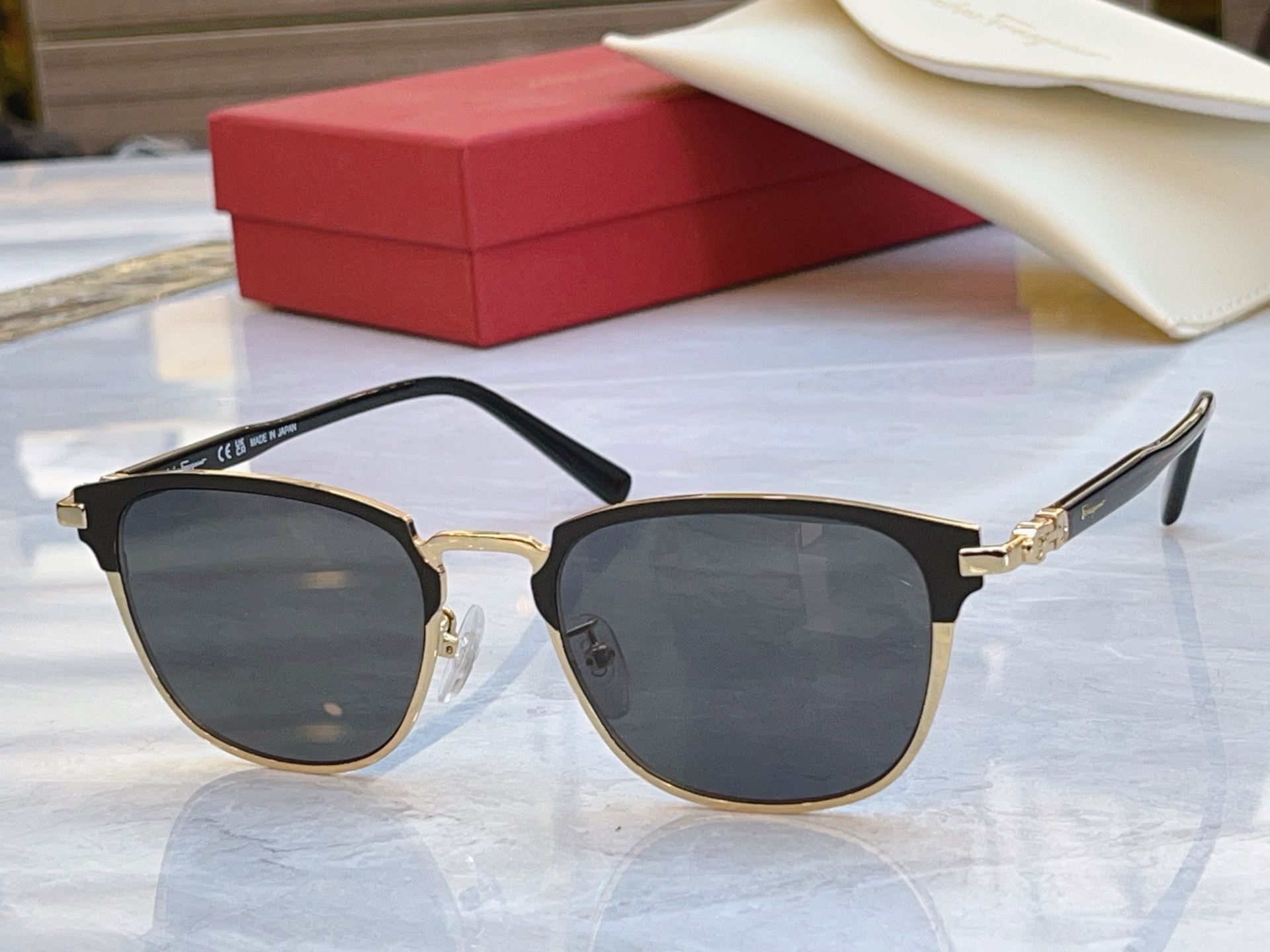 ，【Salvatore ferragam*】 菲拉*格慕 新款太阳镜，MODEL：SF2547A，SIZ