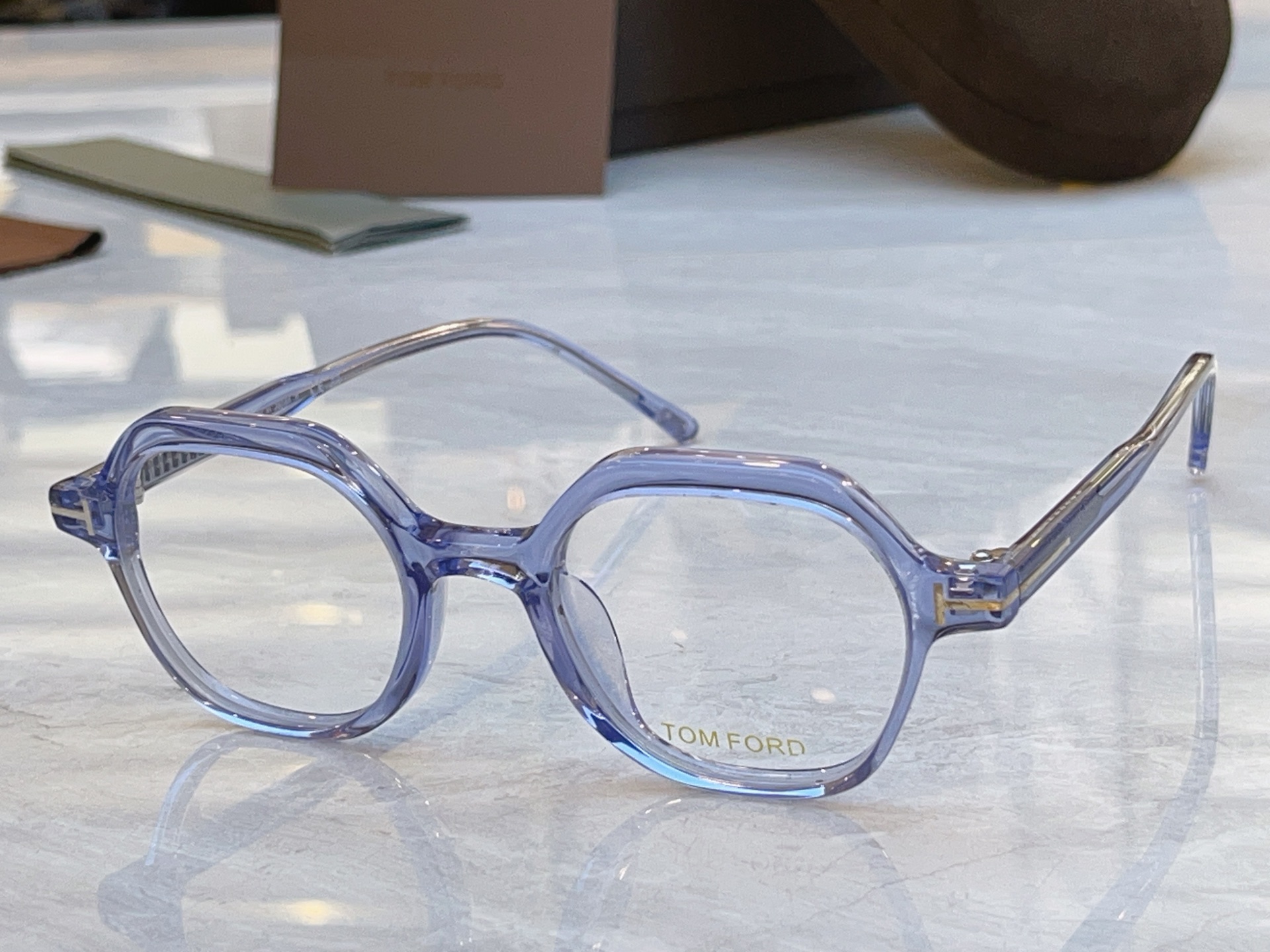 ，【TOM FOR*】汤姆*福特新款太阳镜，MODEL：TF5900-B，SIZE：46口20-146