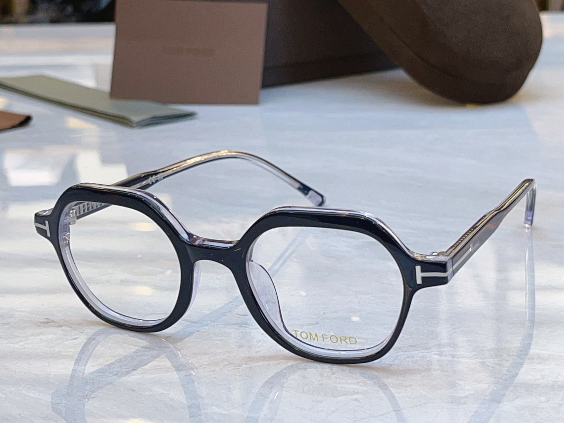 ，【TOM FOR*】汤姆*福特新款太阳镜，MODEL：TF5900-B，SIZE：46口20-146