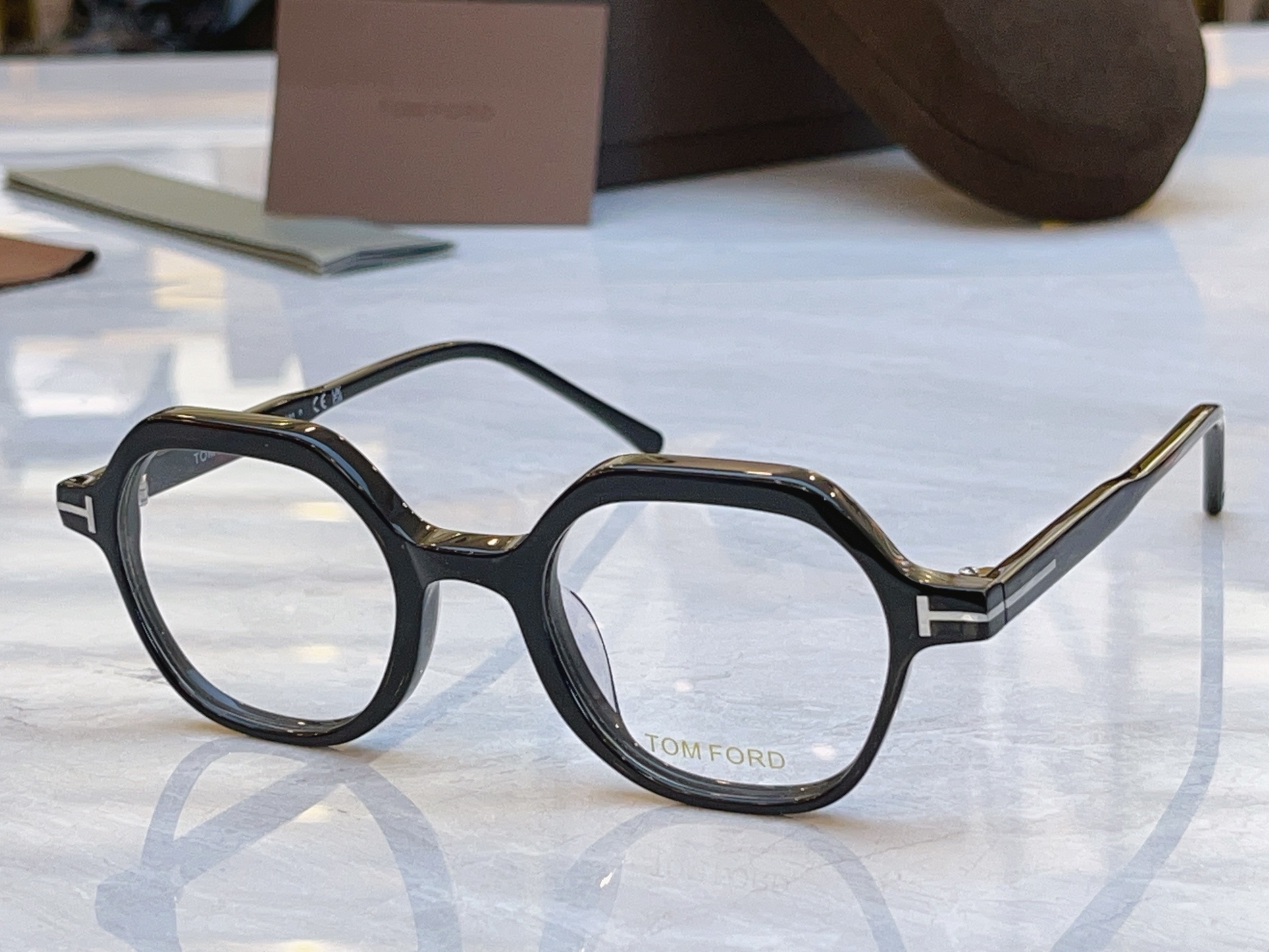 ，【TOM FOR*】汤姆*福特新款太阳镜，MODEL：TF5900-B，SIZE：46口20-146