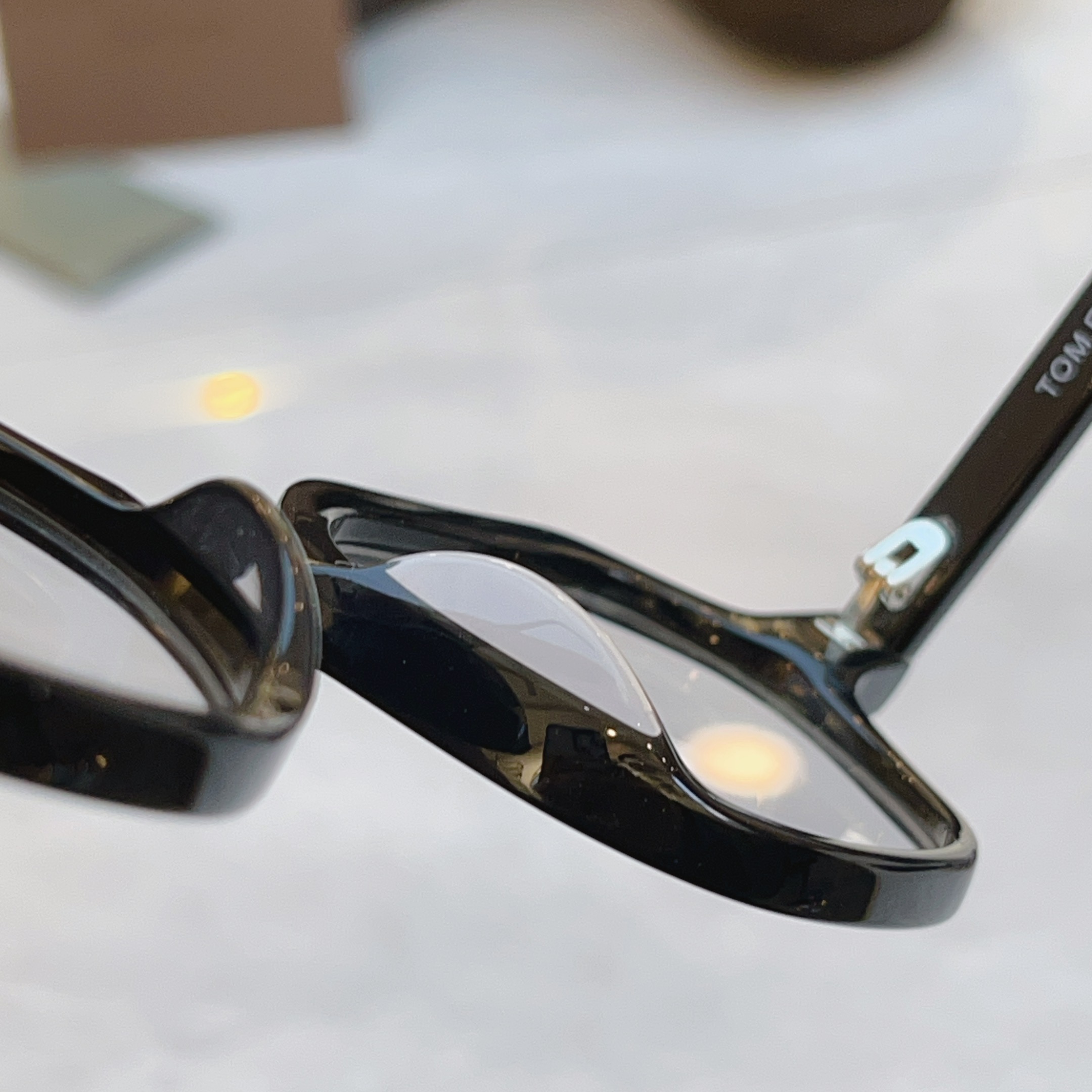 ，【TOM FOR*】汤姆*福特新款太阳镜，MODEL：TF5900-B，SIZE：46口20-146