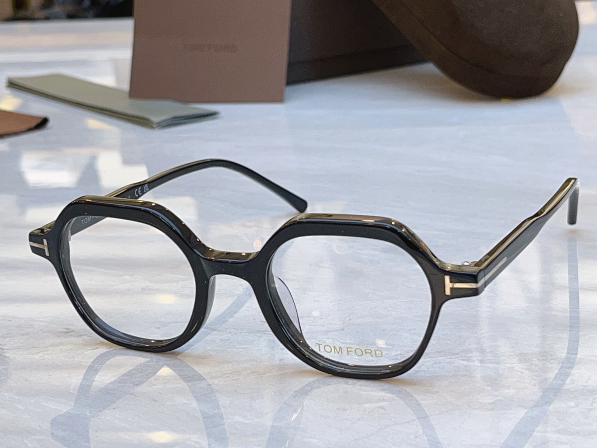 ，【TOM FOR*】汤姆*福特新款太阳镜，MODEL：TF5900-B，SIZE：46口20-146