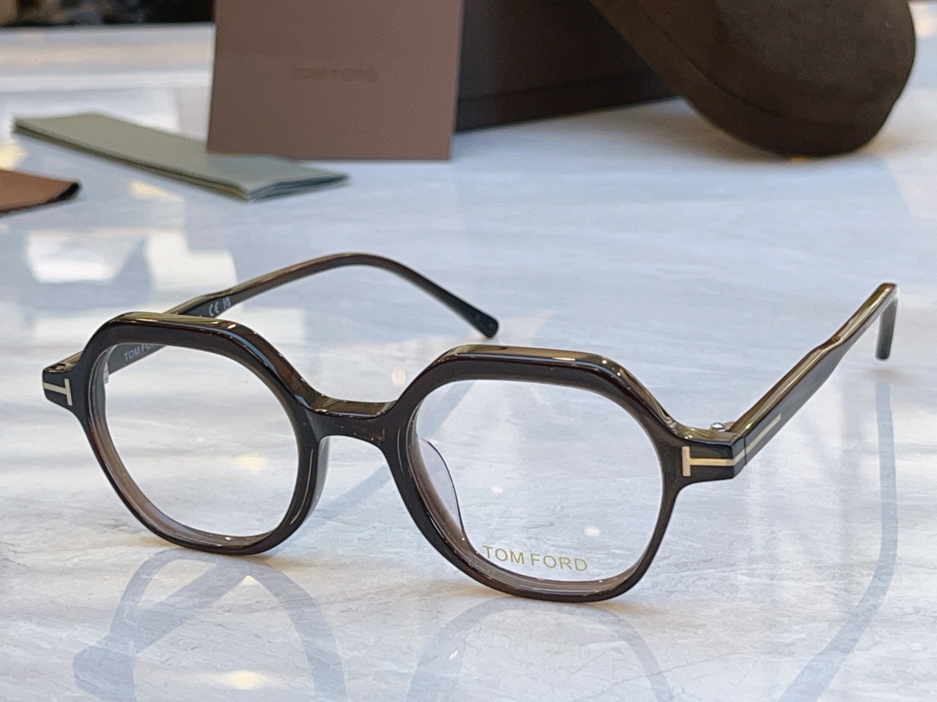 ，【TOM FOR*】汤姆*福特新款太阳镜，MODEL：TF5900-B，SIZE：46口20-146