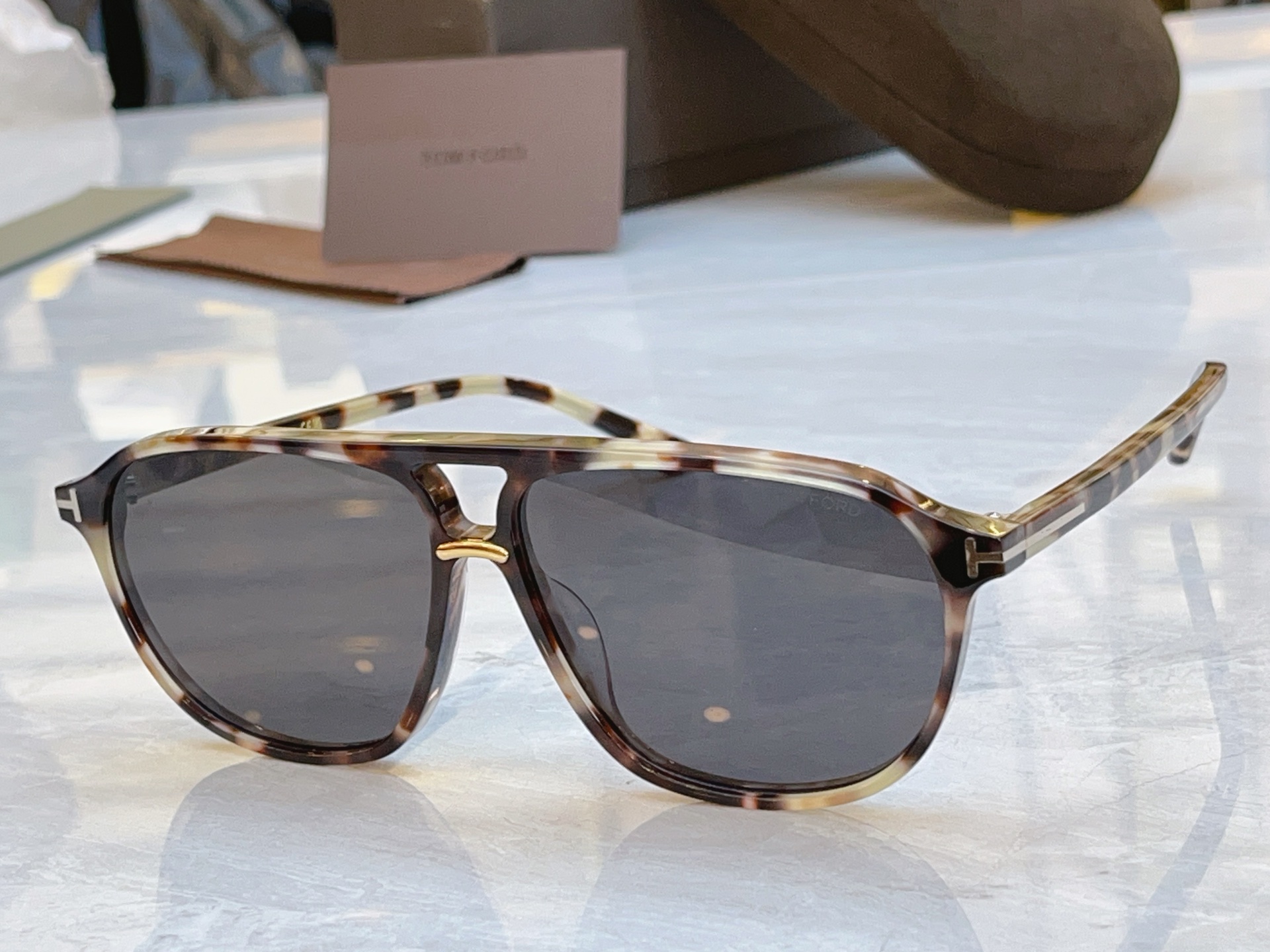 ，【TOM FOR*】汤姆*福特新款太阳镜，MODEL：FT1026，SIZE：61口12-145