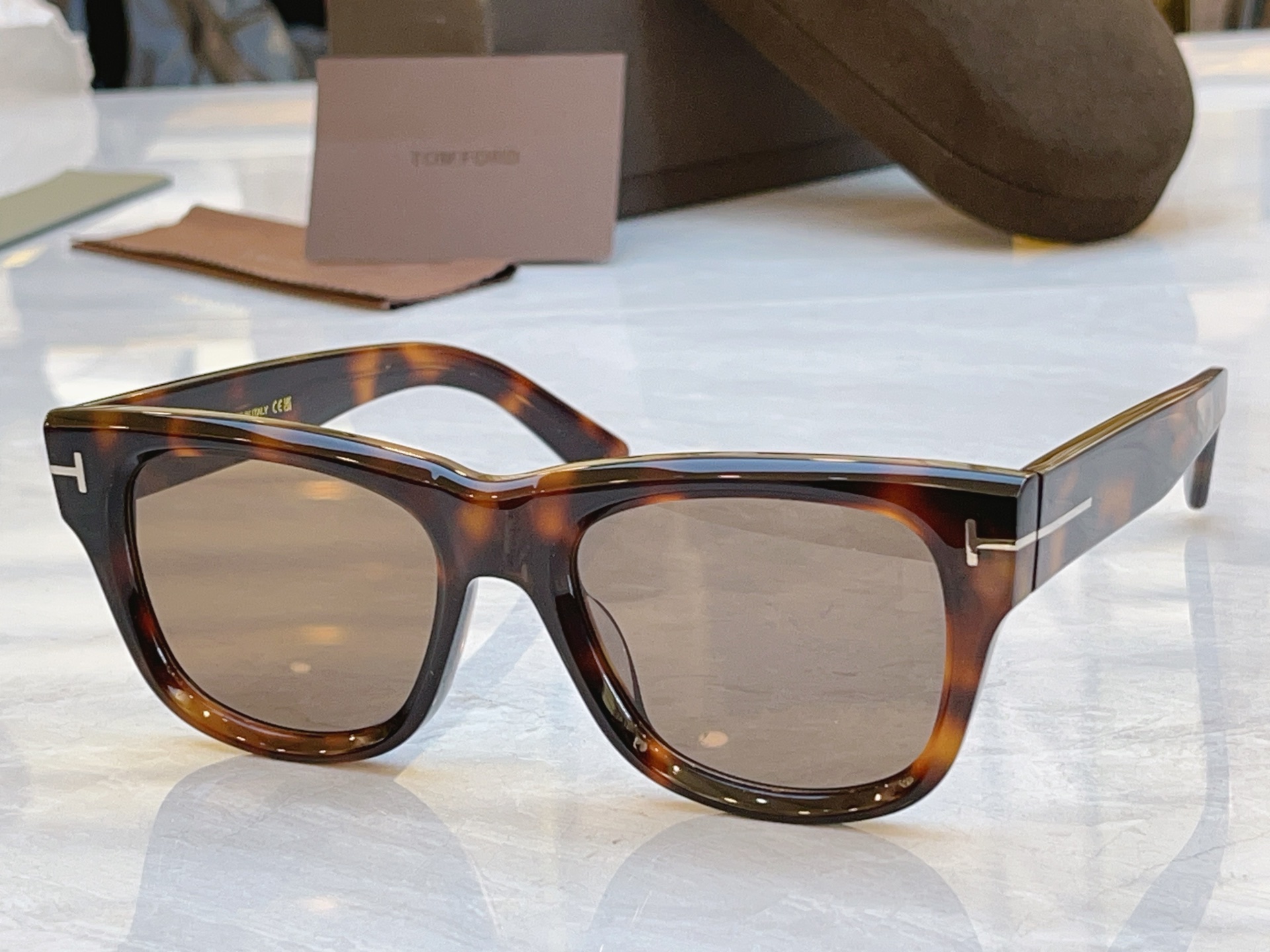 ，【TOM FOR*】汤姆*福特新款太阳镜，MODEL：FT1304，SIZE：53口20-145