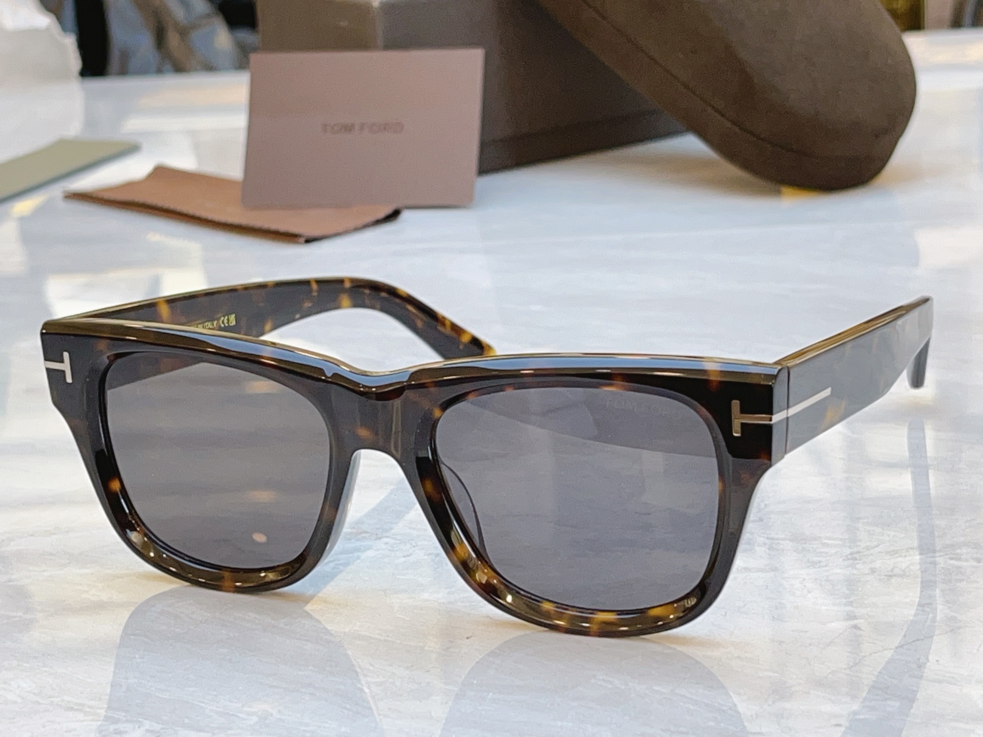 ，【TOM FOR*】汤姆*福特新款太阳镜，MODEL：FT1304，SIZE：53口20-145