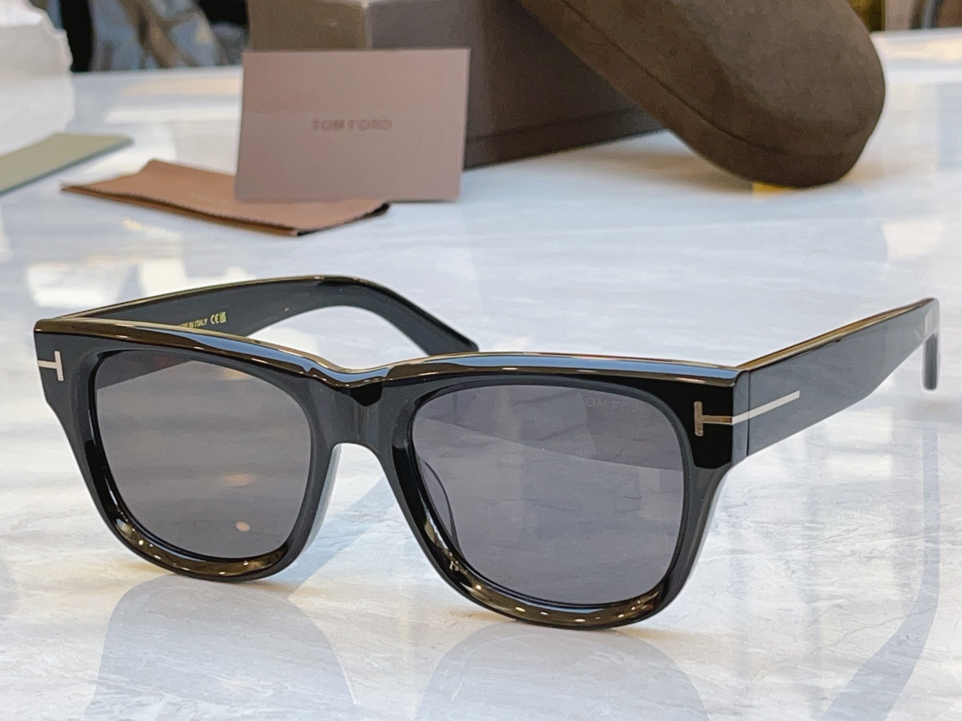 ，【TOM FOR*】汤姆*福特新款太阳镜，MODEL：FT1304，SIZE：53口20-145