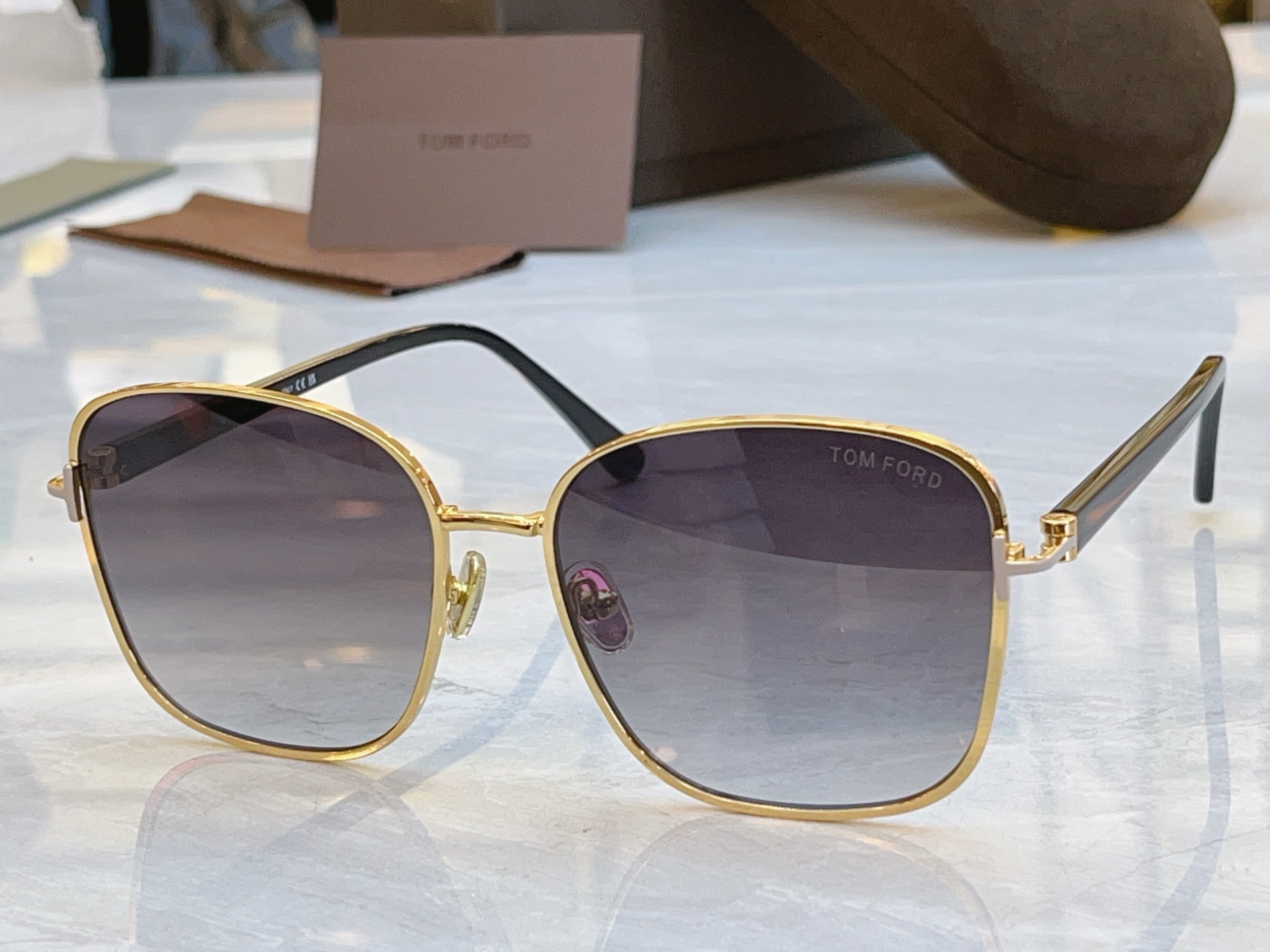 ，【TOM FOR*】汤姆*福特新款太阳镜，MODEL：FT1029，SIZE：57口17-140