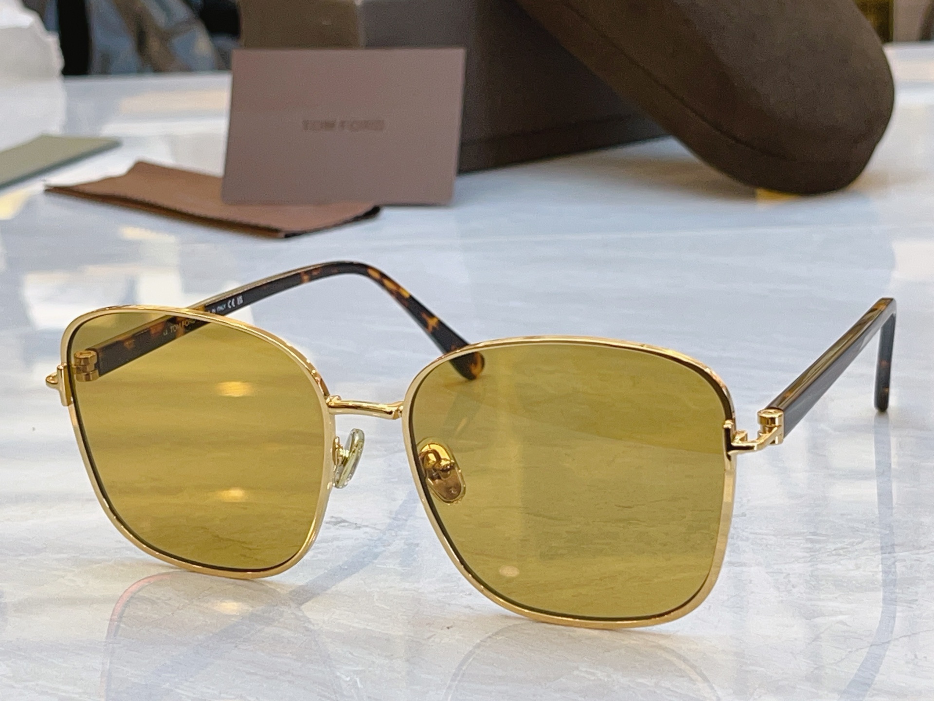 ，【TOM FOR*】汤姆*福特新款太阳镜，MODEL：FT1029，SIZE：57口17-140