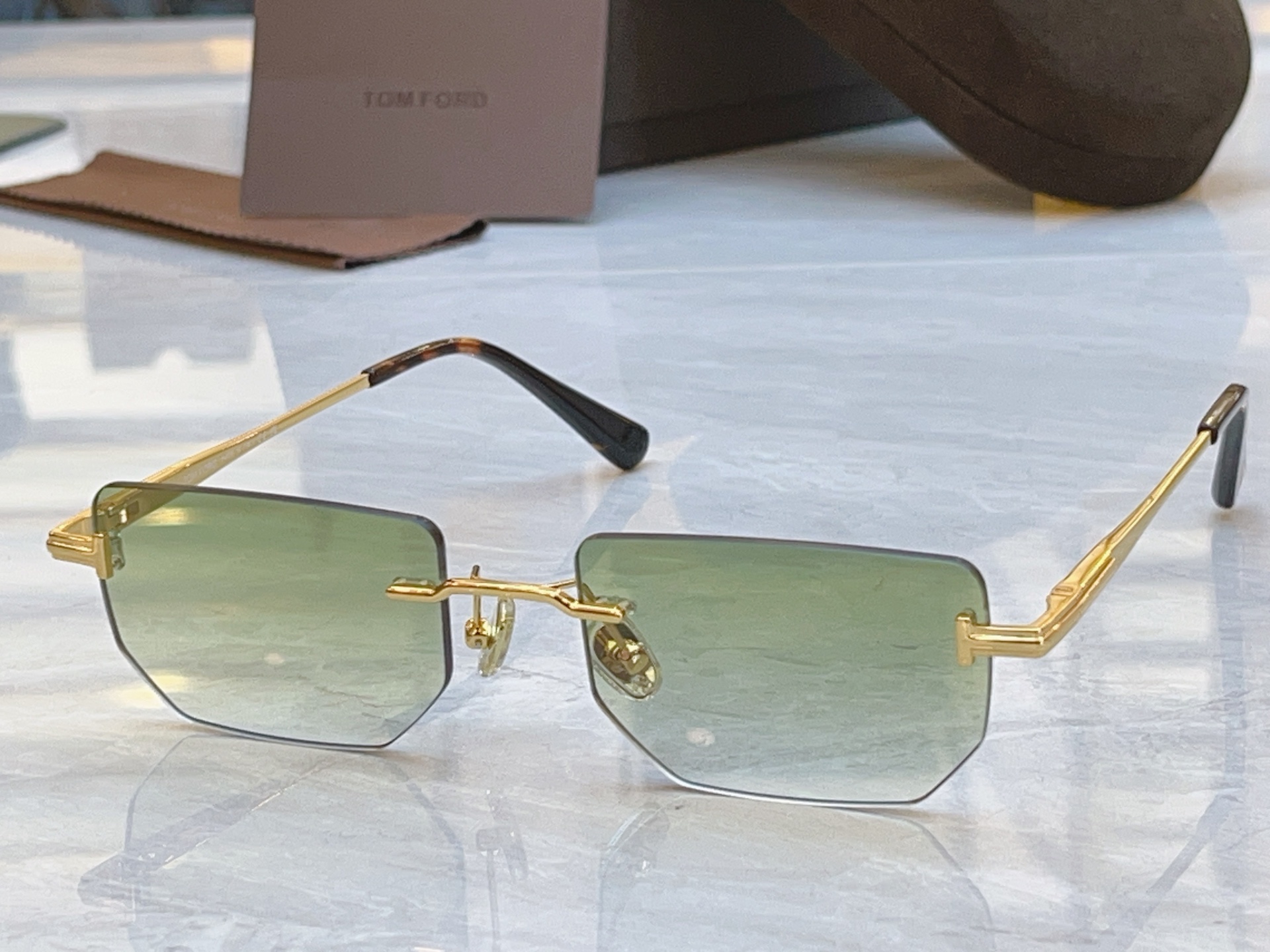 ，【TOM FOR*】汤姆*福特新款太阳镜，MODEL：FT1355，SIZE：53口19-145