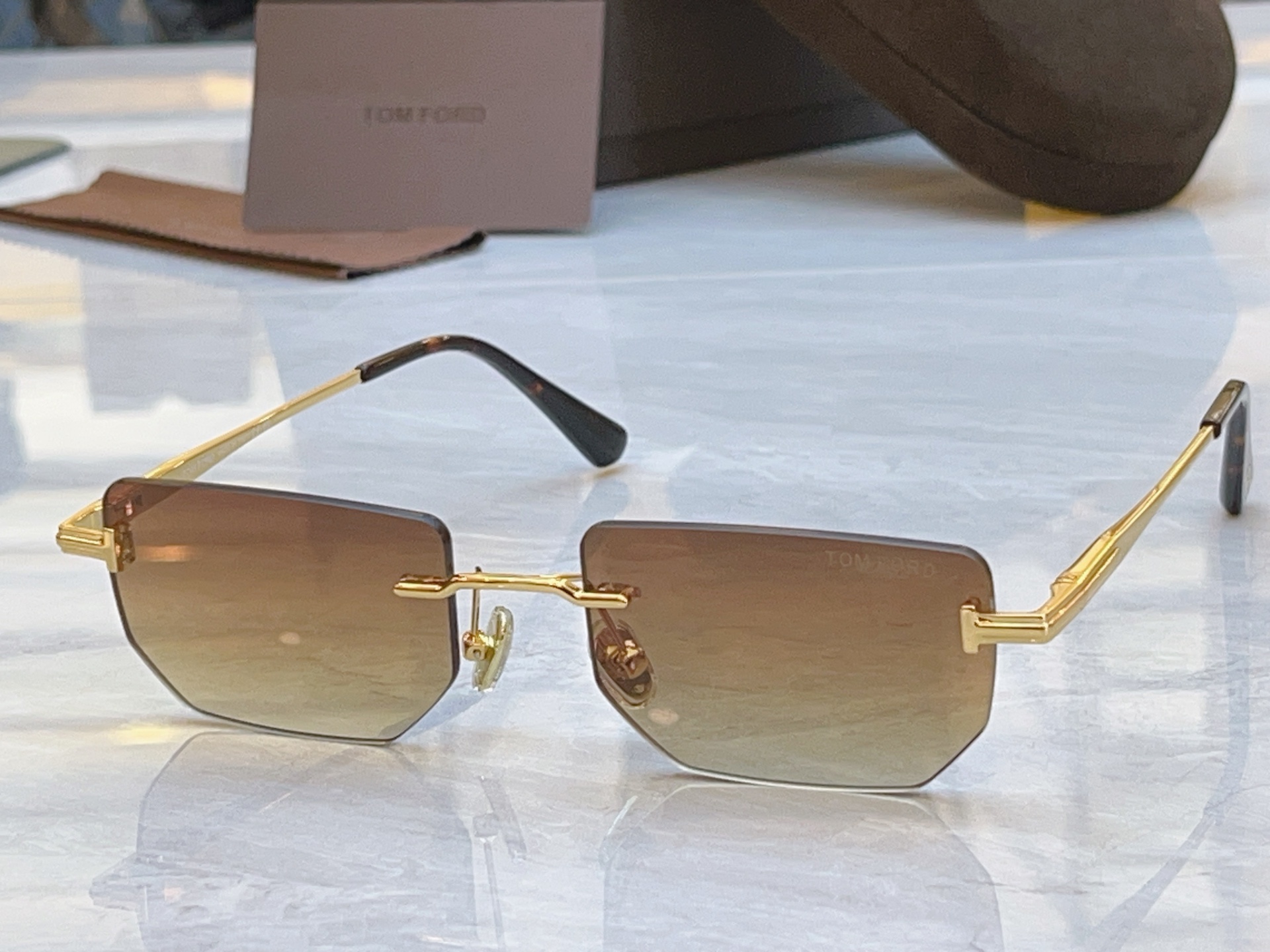，【TOM FOR*】汤姆*福特新款太阳镜，MODEL：FT1355，SIZE：53口19-145