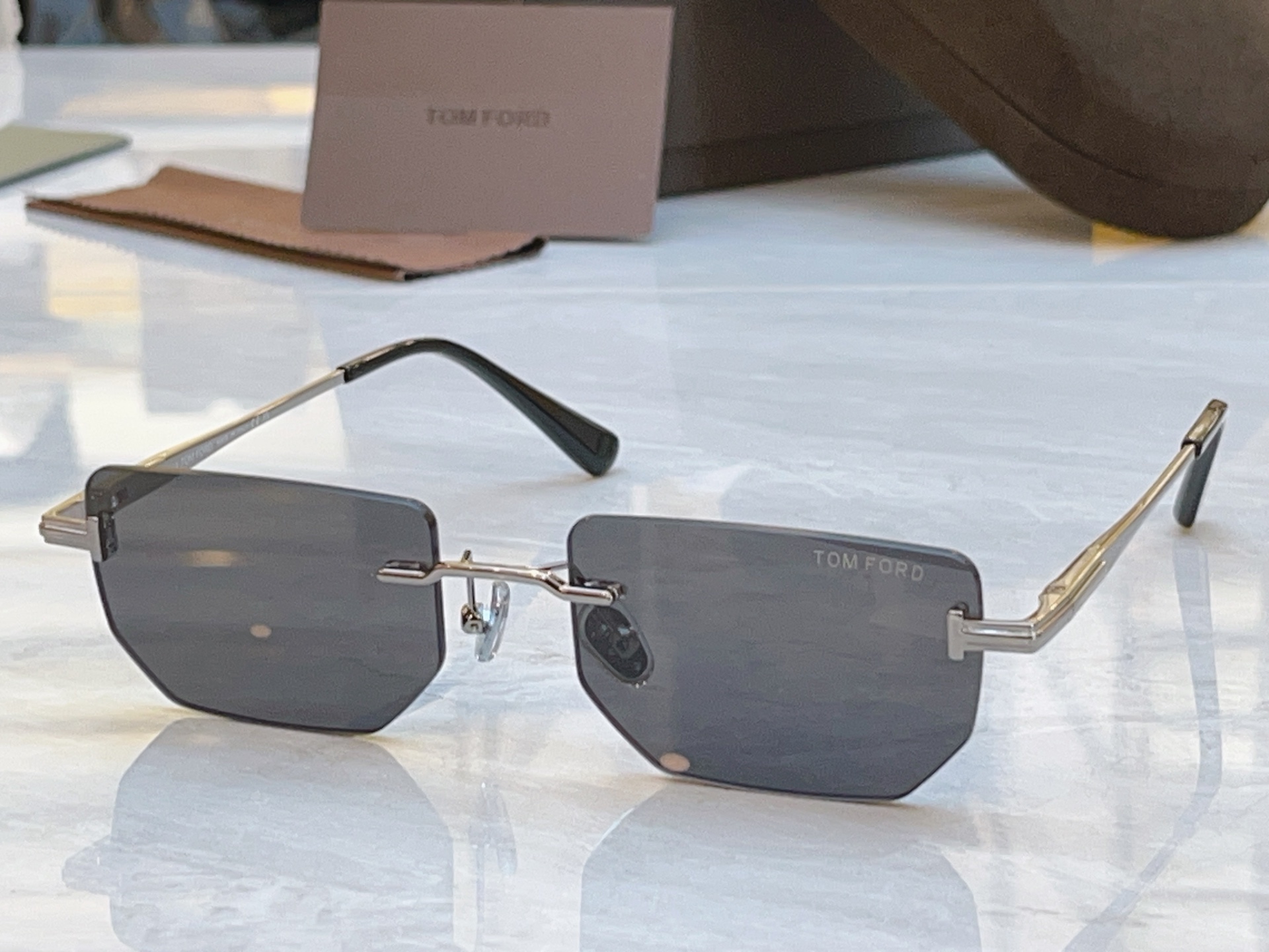，【TOM FOR*】汤姆*福特新款太阳镜，MODEL：FT1355，SIZE：53口19-145