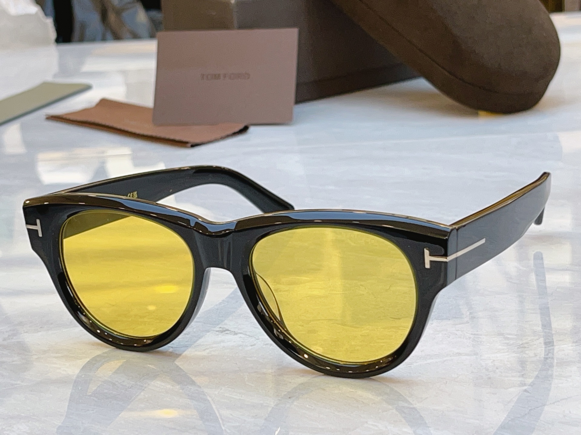 ，【TOM FOR*】汤姆*福特新款太阳镜，MODEL：FT1305，SIZE：52口19-145