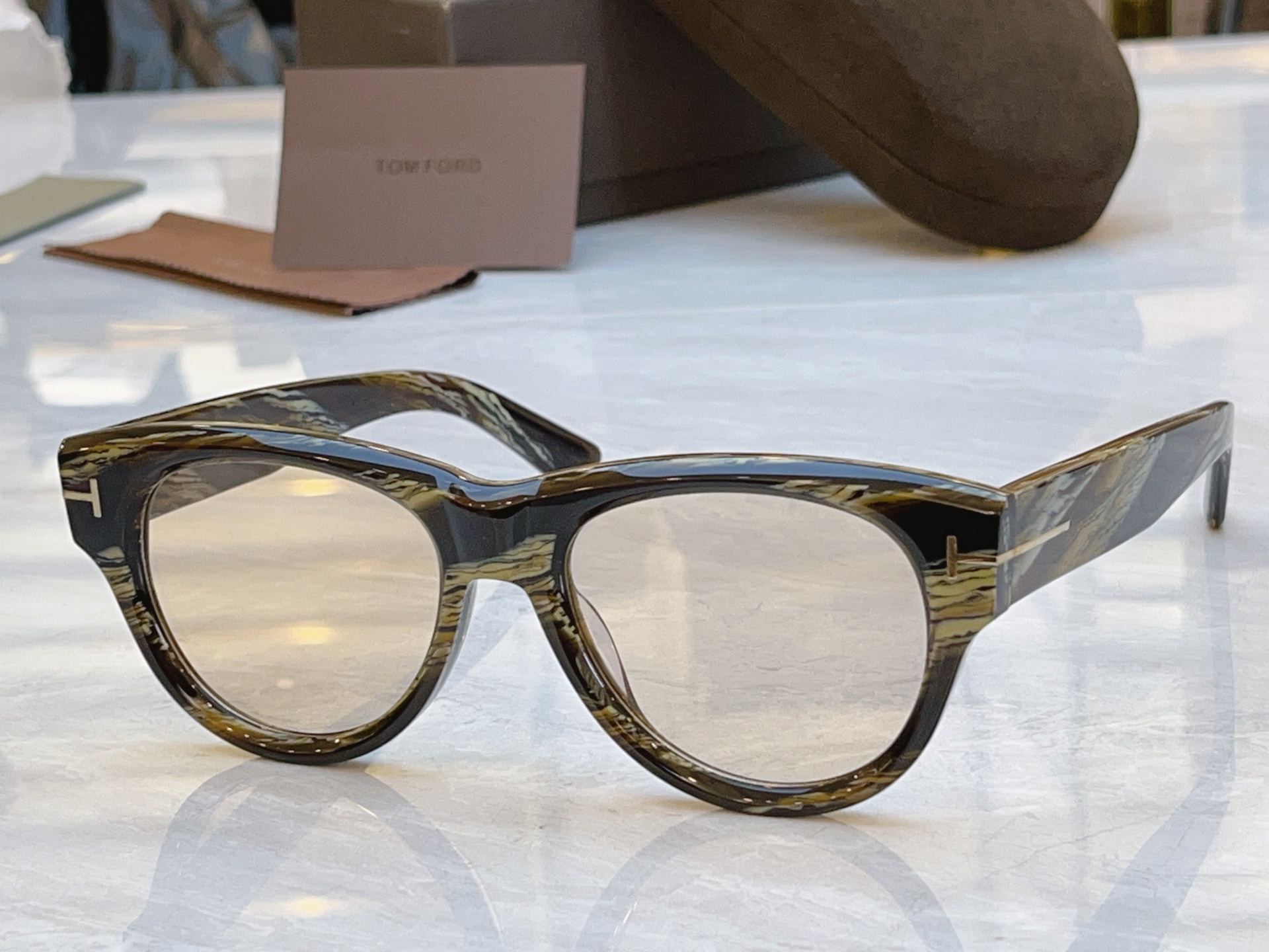 ，【TOM FOR*】汤姆*福特新款太阳镜，MODEL：FT1305，SIZE：52口19-145