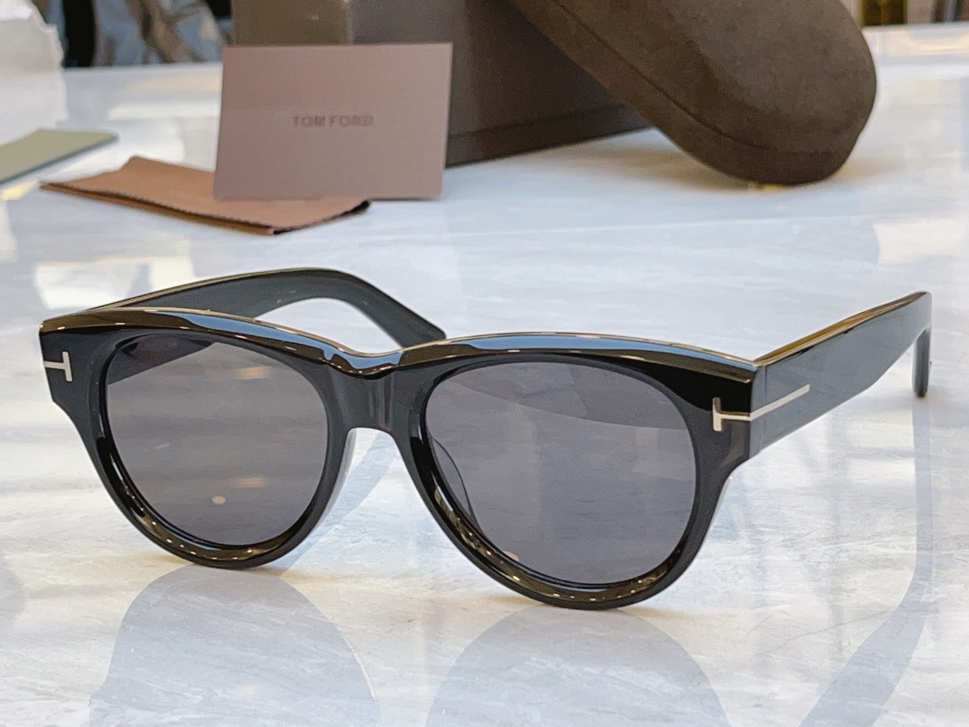 ，【TOM FOR*】汤姆*福特新款太阳镜，MODEL：FT1305，SIZE：52口19-145