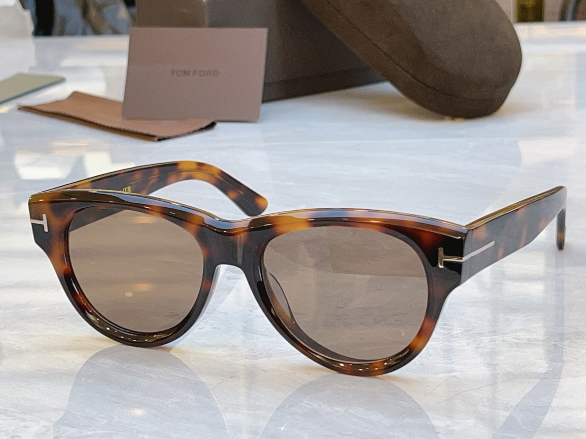 ，【TOM FOR*】汤姆*福特新款太阳镜，MODEL：FT1305，SIZE：52口19-145