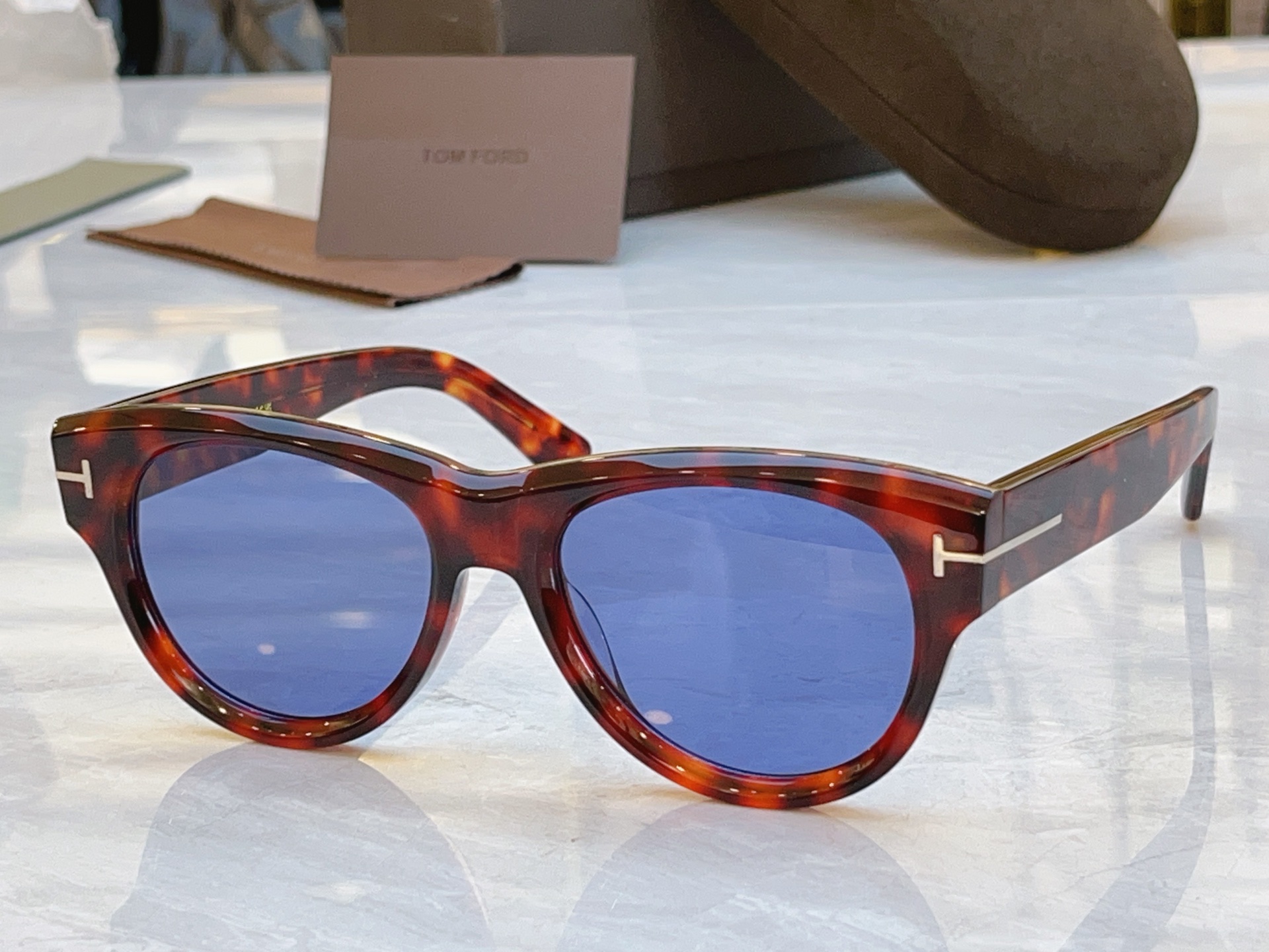 ，【TOM FOR*】汤姆*福特新款太阳镜，MODEL：FT1305，SIZE：52口19-145