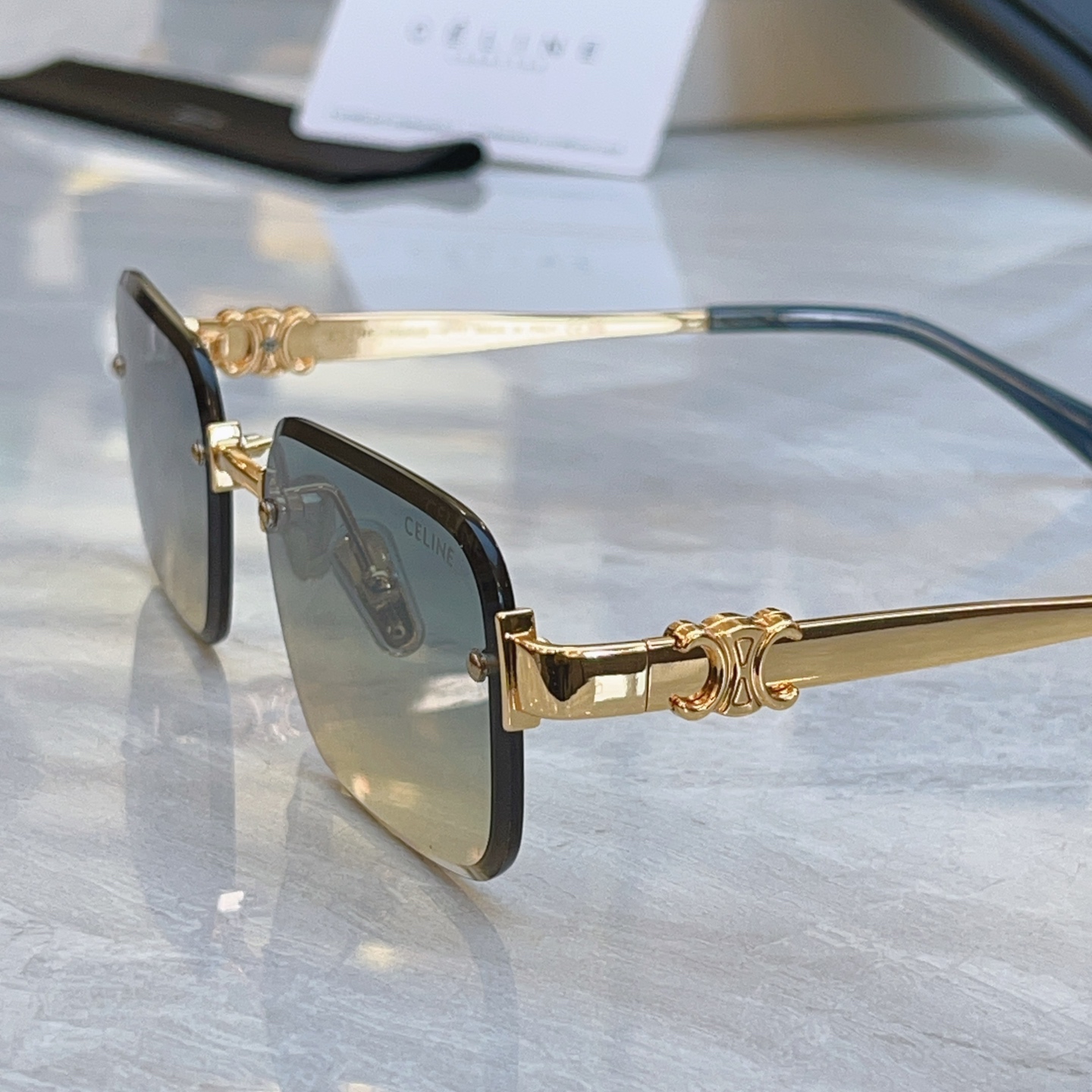 ，【CELIN*】赛*琳新款太阳镜， MODEL:CL42139U，SIZE: 55口19-143