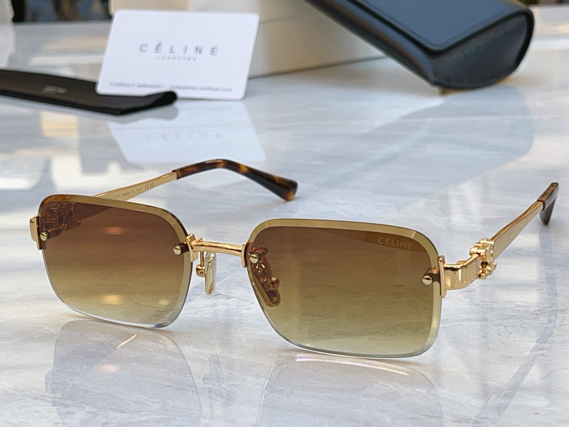 ，【CELIN*】赛*琳新款太阳镜， MODEL:CL42139U，SIZE: 55口19-143