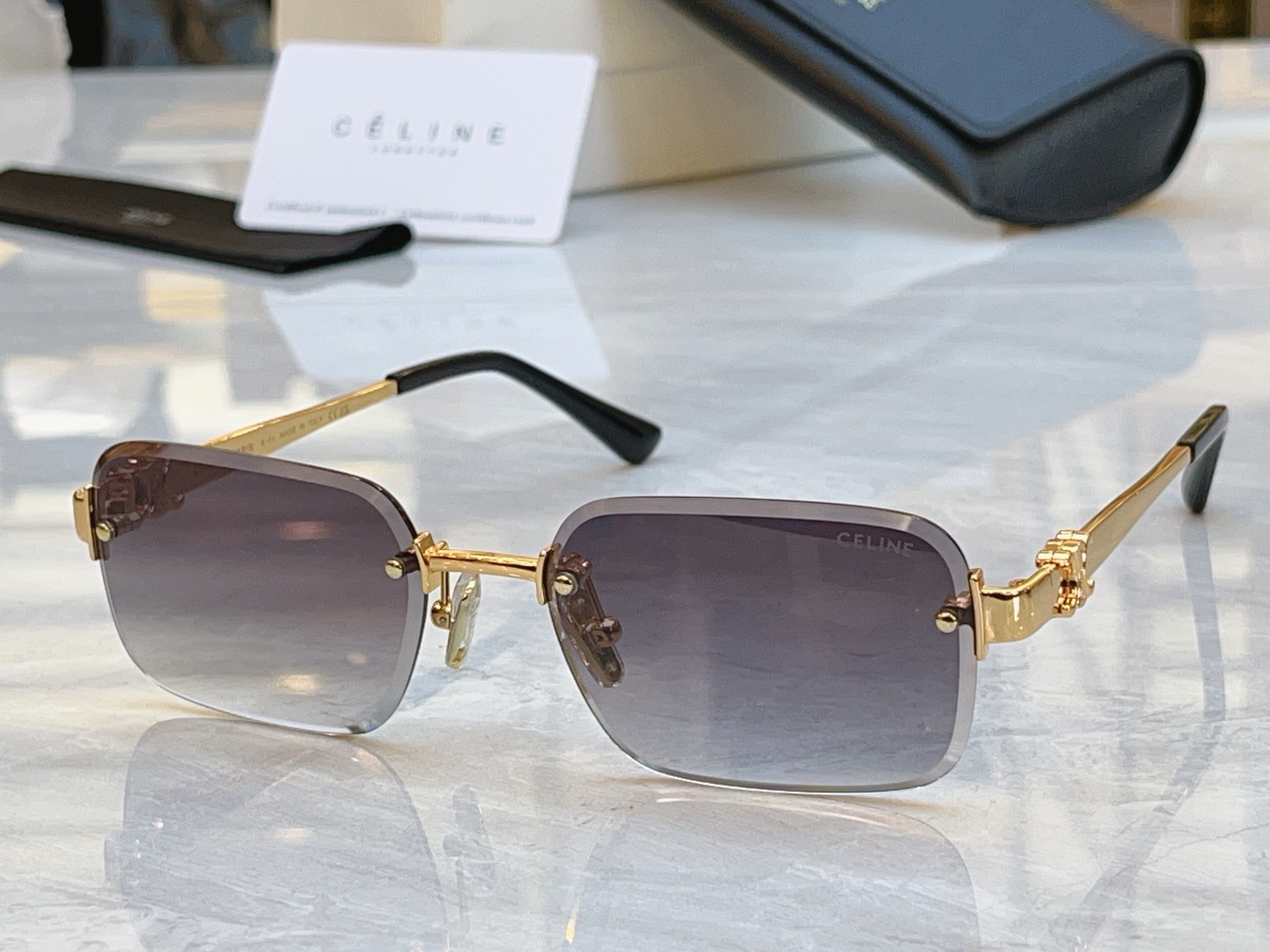 ，【CELIN*】赛*琳新款太阳镜， MODEL:CL42139U，SIZE: 55口19-143