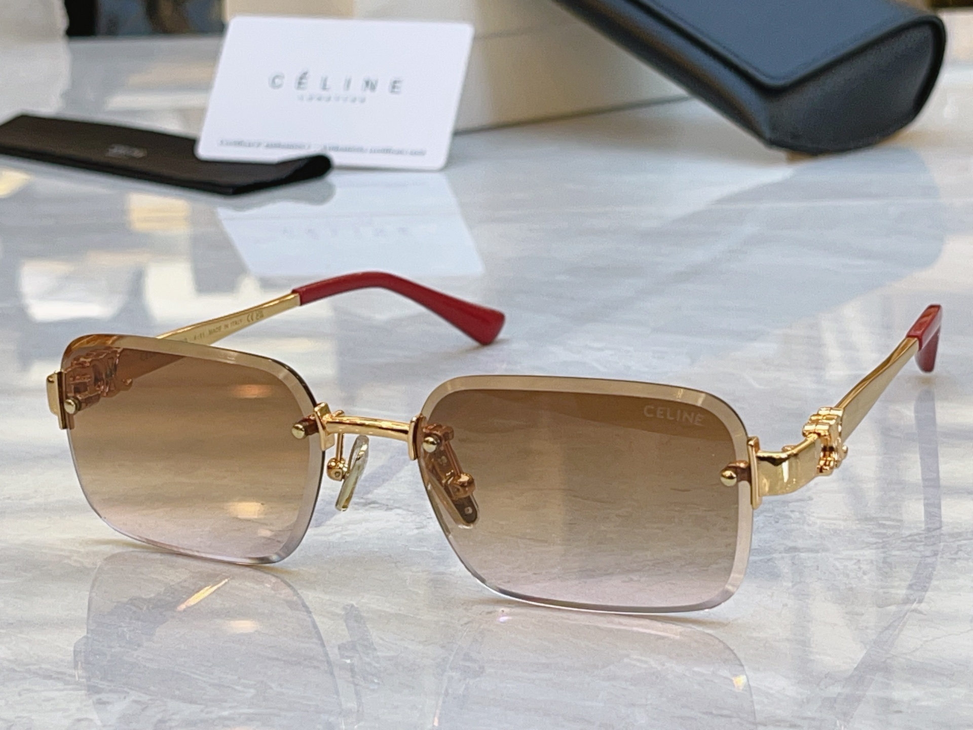 ，【CELIN*】赛*琳新款太阳镜， MODEL:CL42139U，SIZE: 55口19-143