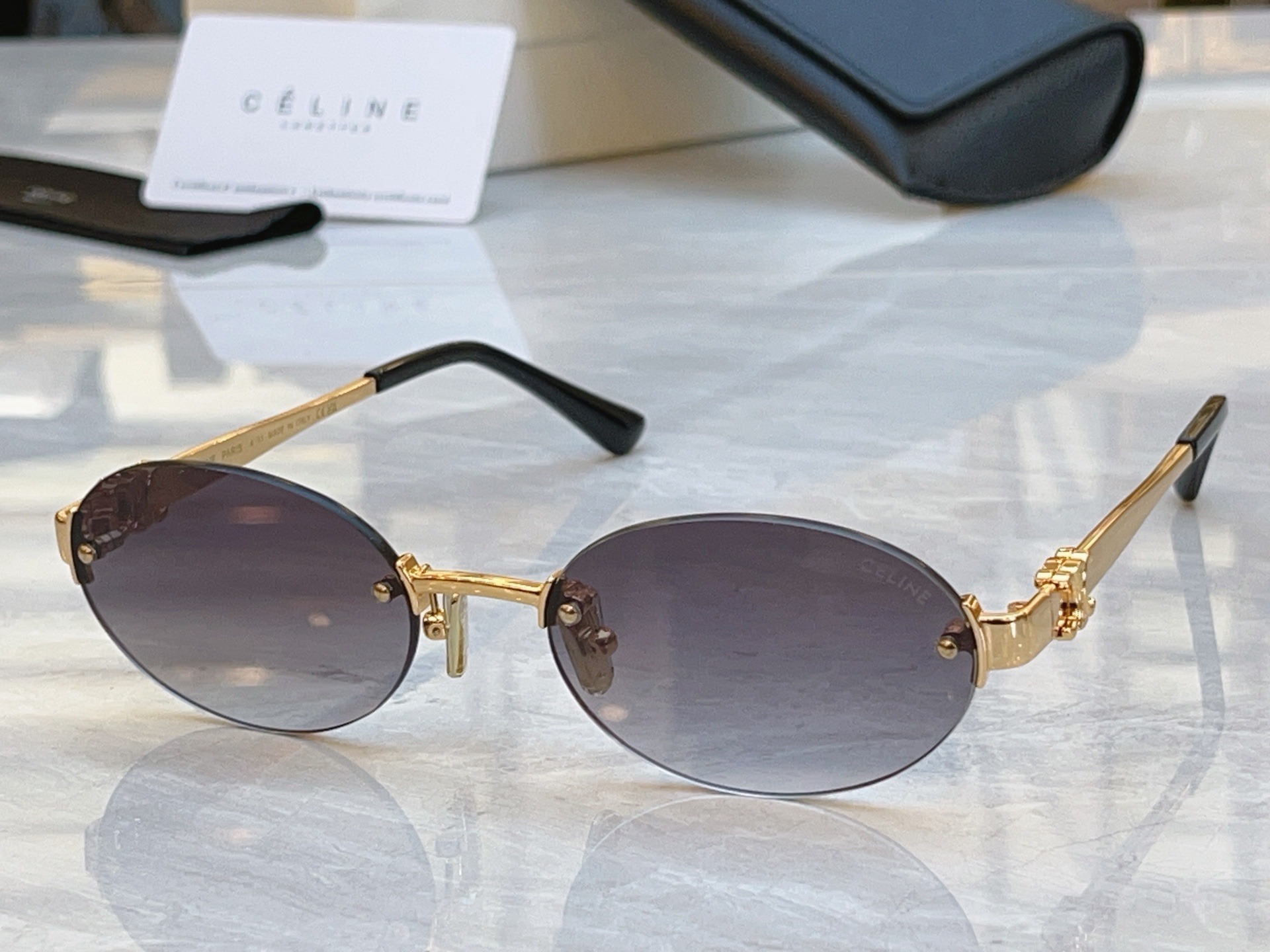 ，【CELIN*】赛*琳新款太阳镜， MODEL:CL42140U，SIZE: 55口19-143
