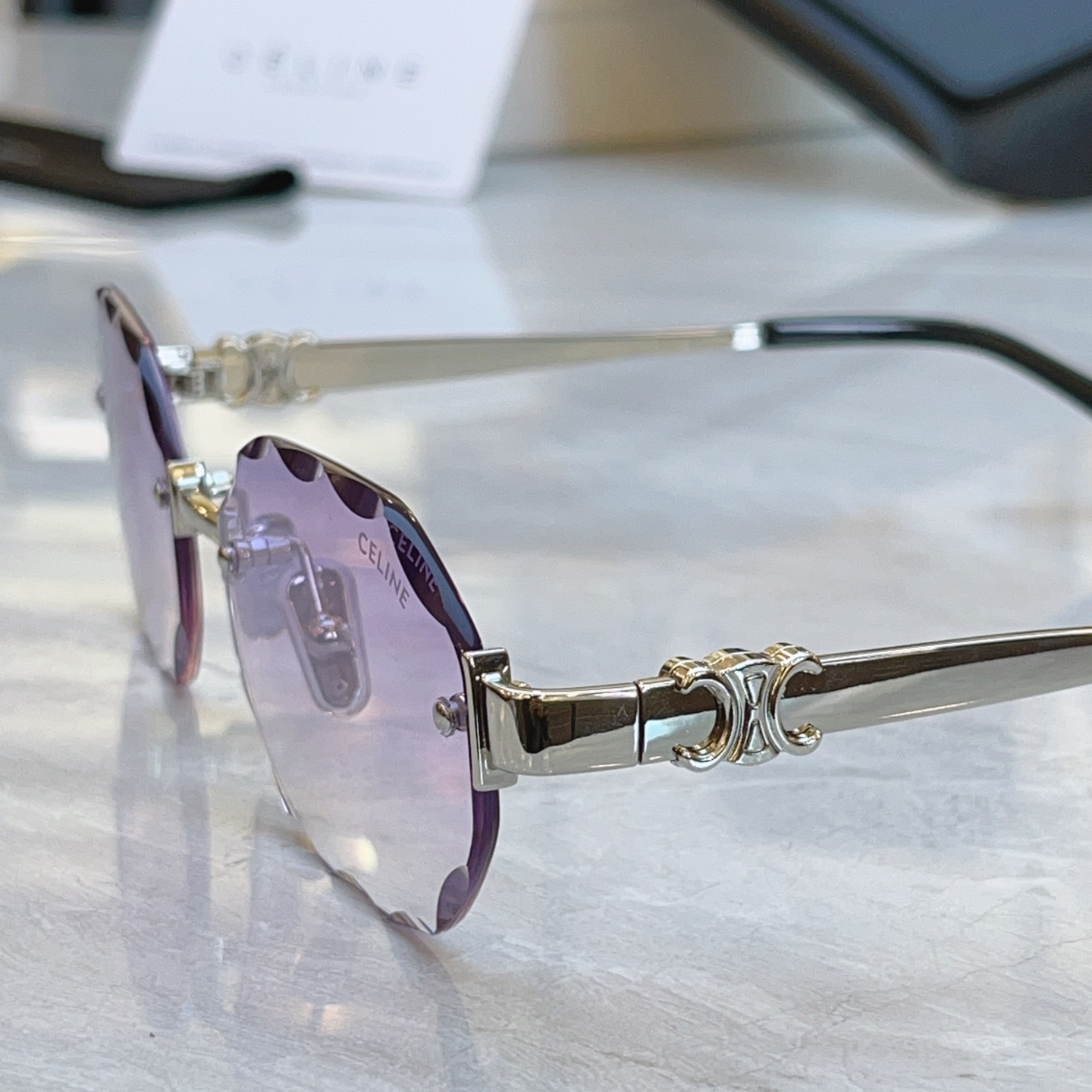 ，【CELIN*】赛*琳新款太阳镜， MODEL:CL42141U，SIZE: 56口18-143