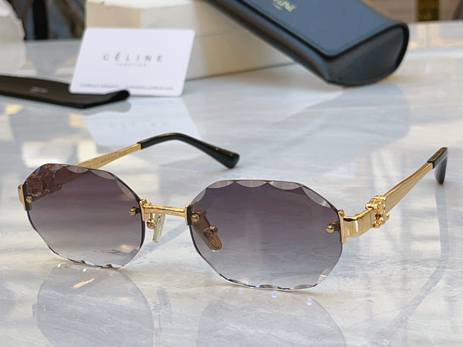 ，【CELIN*】赛*琳新款太阳镜， MODEL:CL42141U，SIZE: 56口18-143