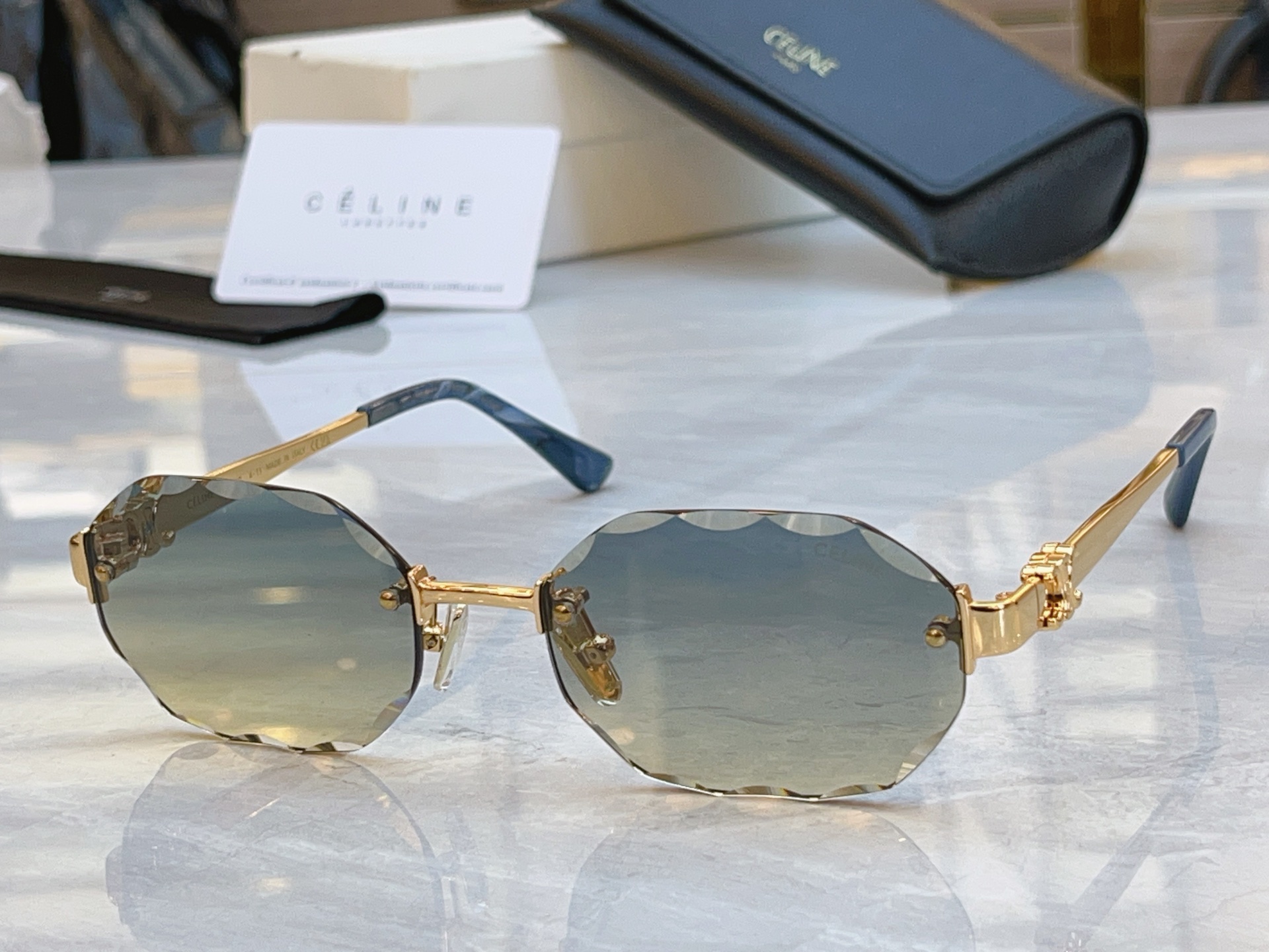 NO:768442,,[CELIN*] Celine new sunglasses, MODEL: CL42141U, SIZE: 56 mouth 18-143 glasses sunglasses, glasses, celine19860909,【CELIN*】赛*琳新款太阳镜, MODEL:CL42141U,SIZE: 56口18-143眼镜墨镜太阳镜,眼镜,celine,glasses