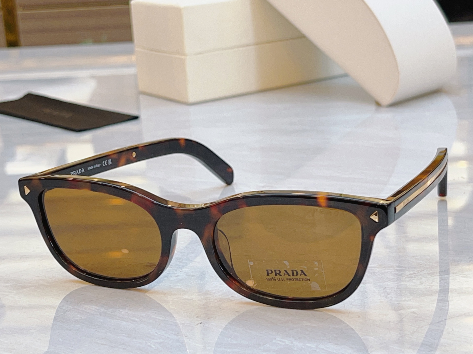 ，【PRAD*】普拉*达新款太阳镜🕶️，MODEL：PR D01VU，SIZE：52口20-145