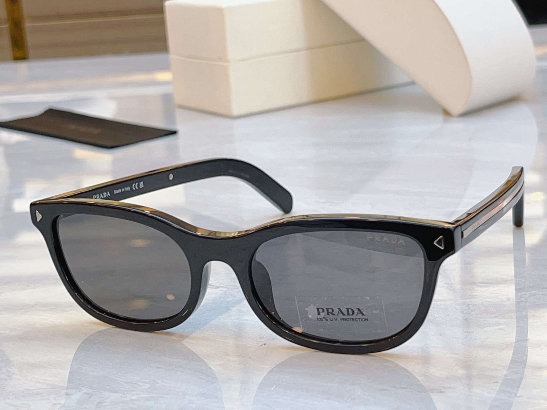 ，【PRAD*】普拉*达新款太阳镜🕶️，MODEL：PR D01VU，SIZE：52口20-145