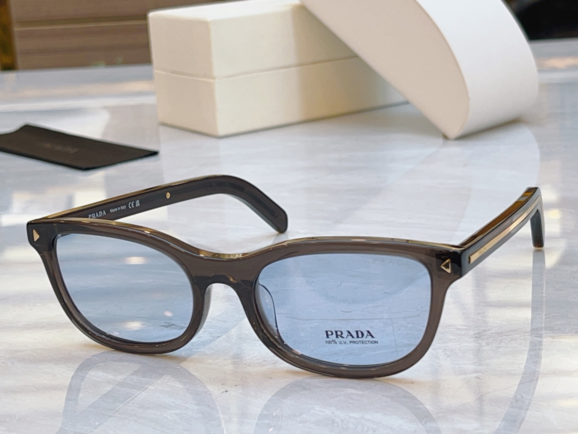 ，【PRAD*】普拉*达新款太阳镜🕶️，MODEL：PR D01VU，SIZE：52口20-145