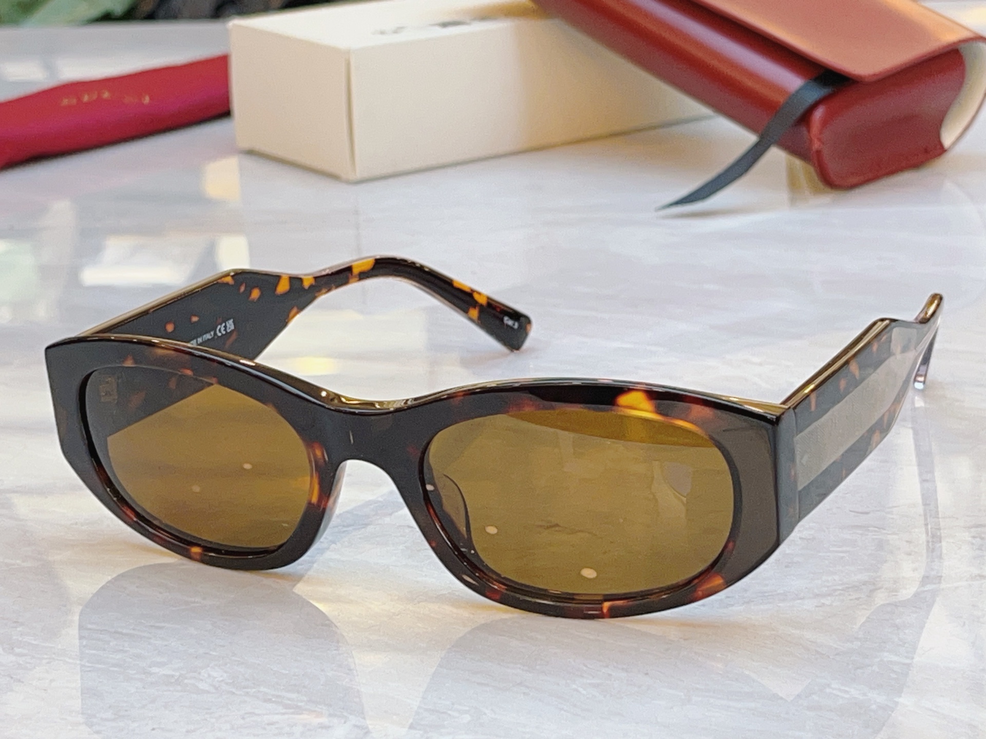 ，【GUCC*】古*驰新款太阳镜，MODEL：GG2068SA，SIZE：55口21-145