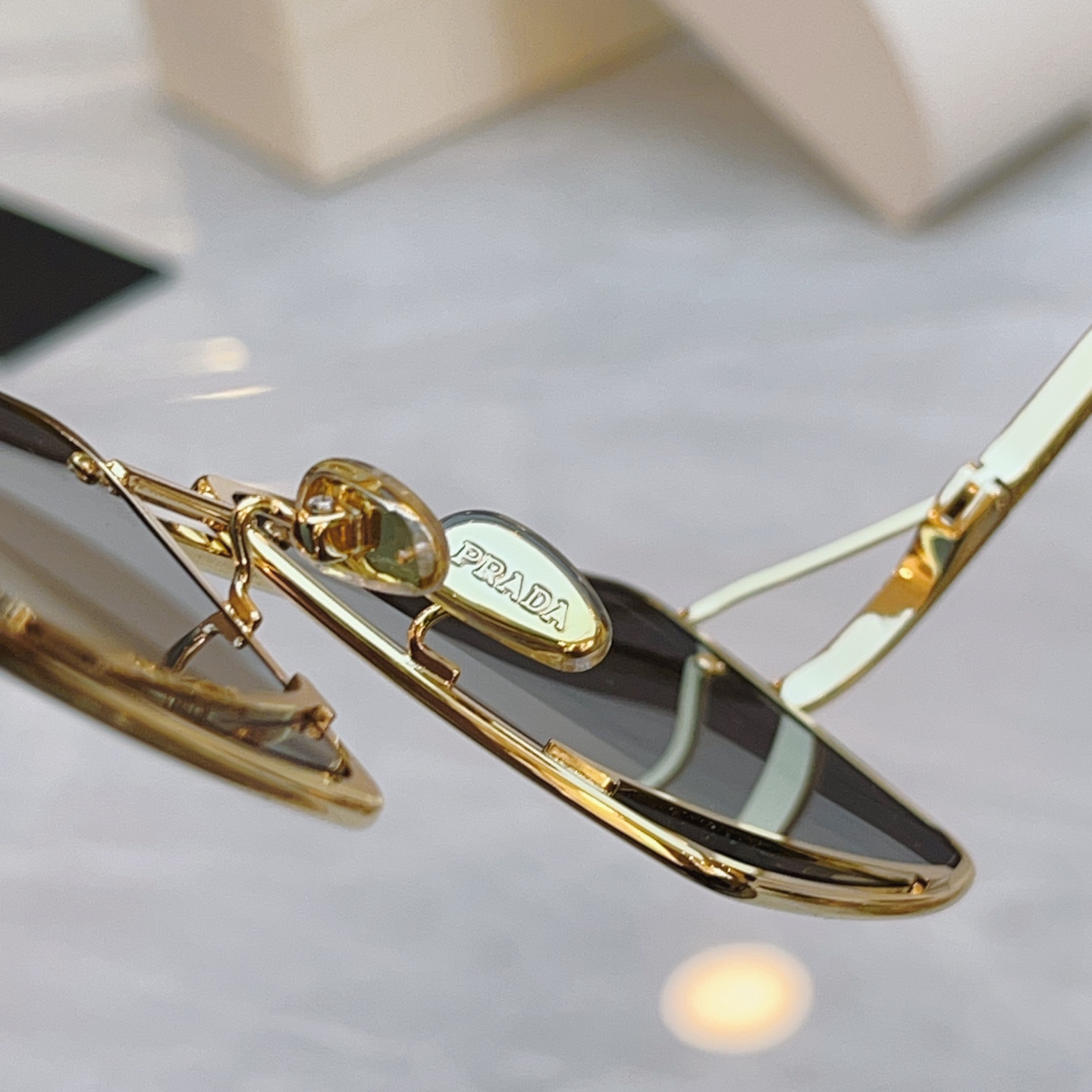 ，【PRAD*】普拉*达新款太阳镜🕶️，MODEL：SPR C55，SIZE：58口15-140