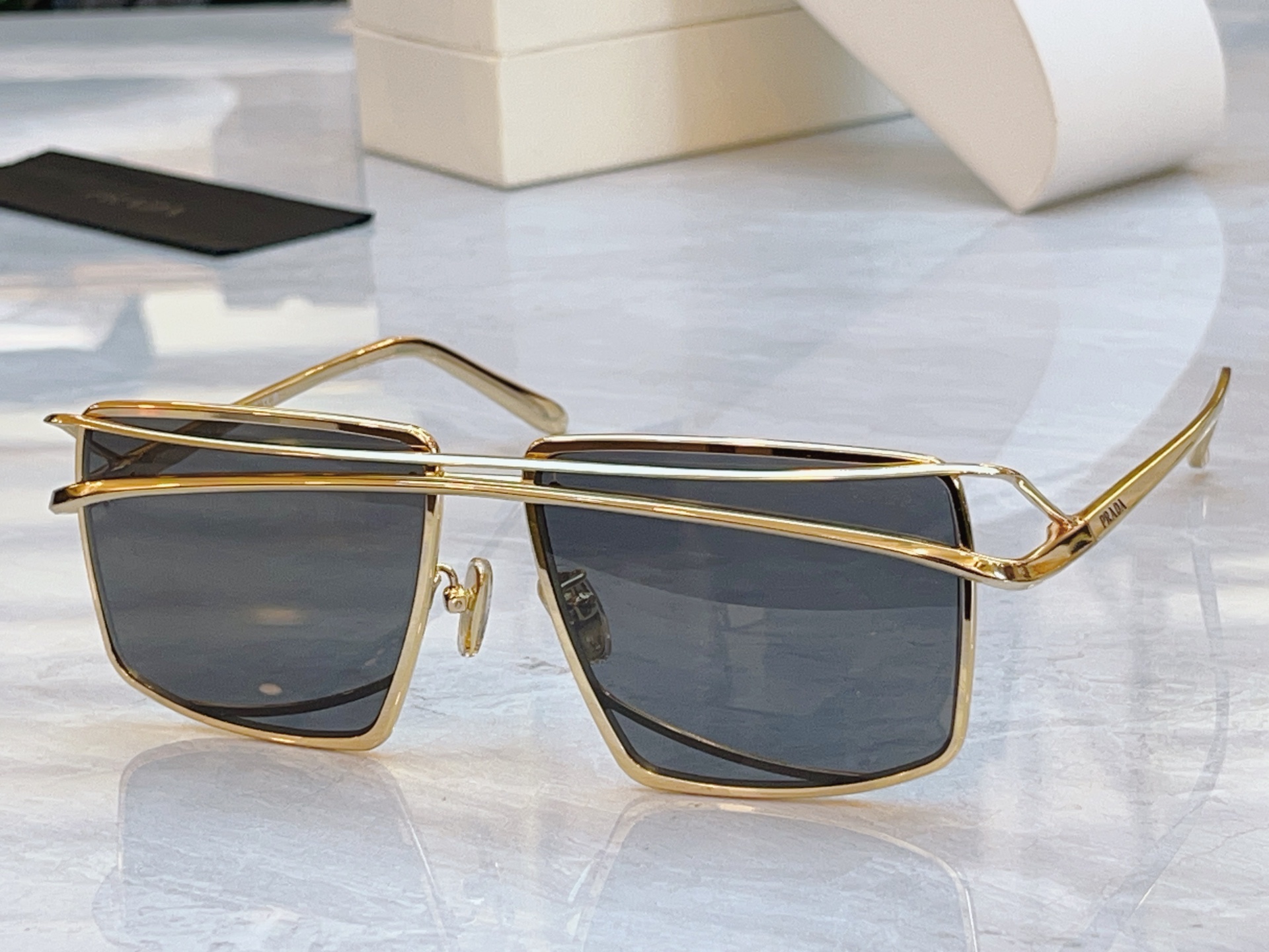 ，【PRAD*】普拉*达新款太阳镜🕶️，MODEL：SPR C55，SIZE：58口15-140